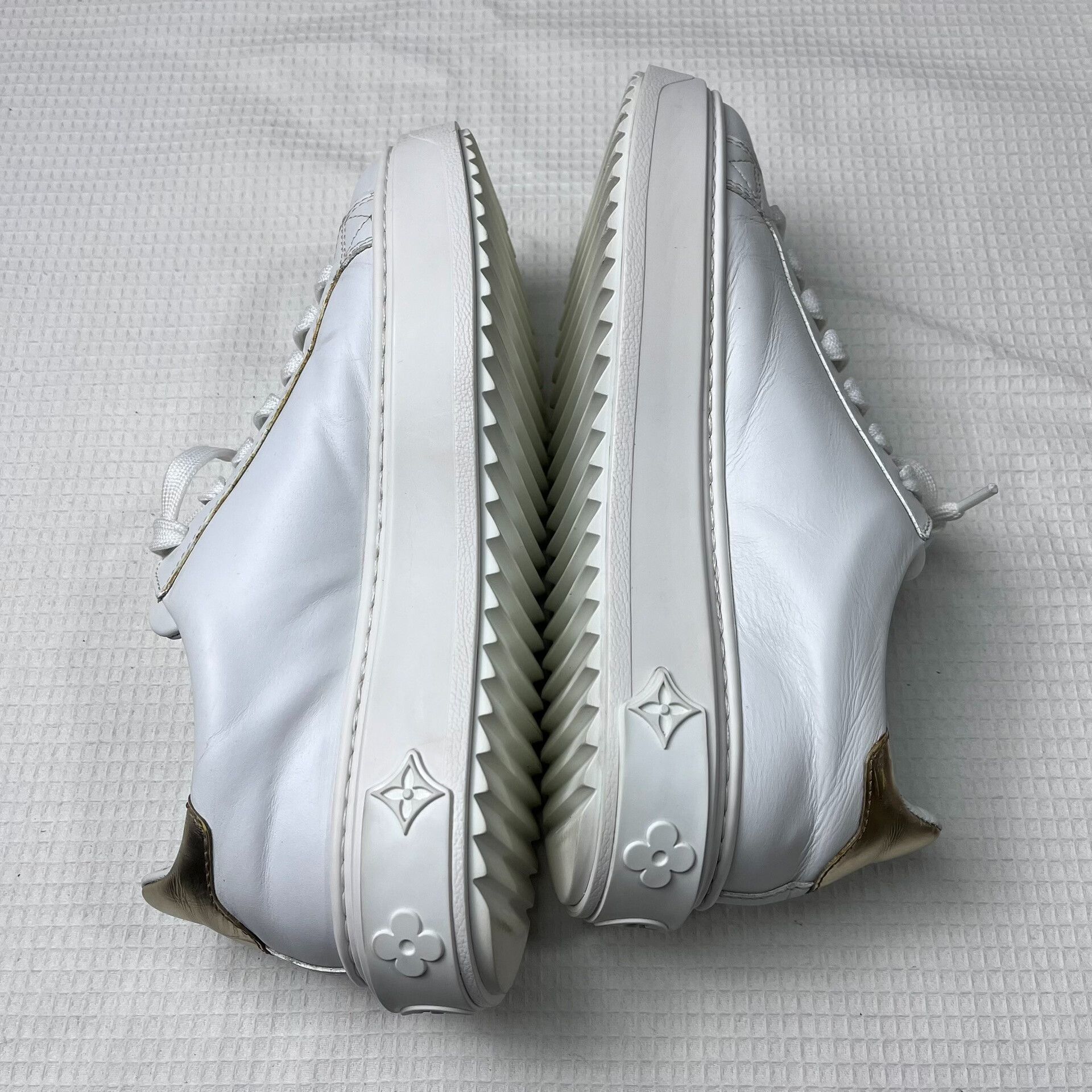 Louis Vuitton Louis Vuitton White Embroidered Platform Shoes Size US 5.5 / IT 35.5 - 5 Thumbnail
