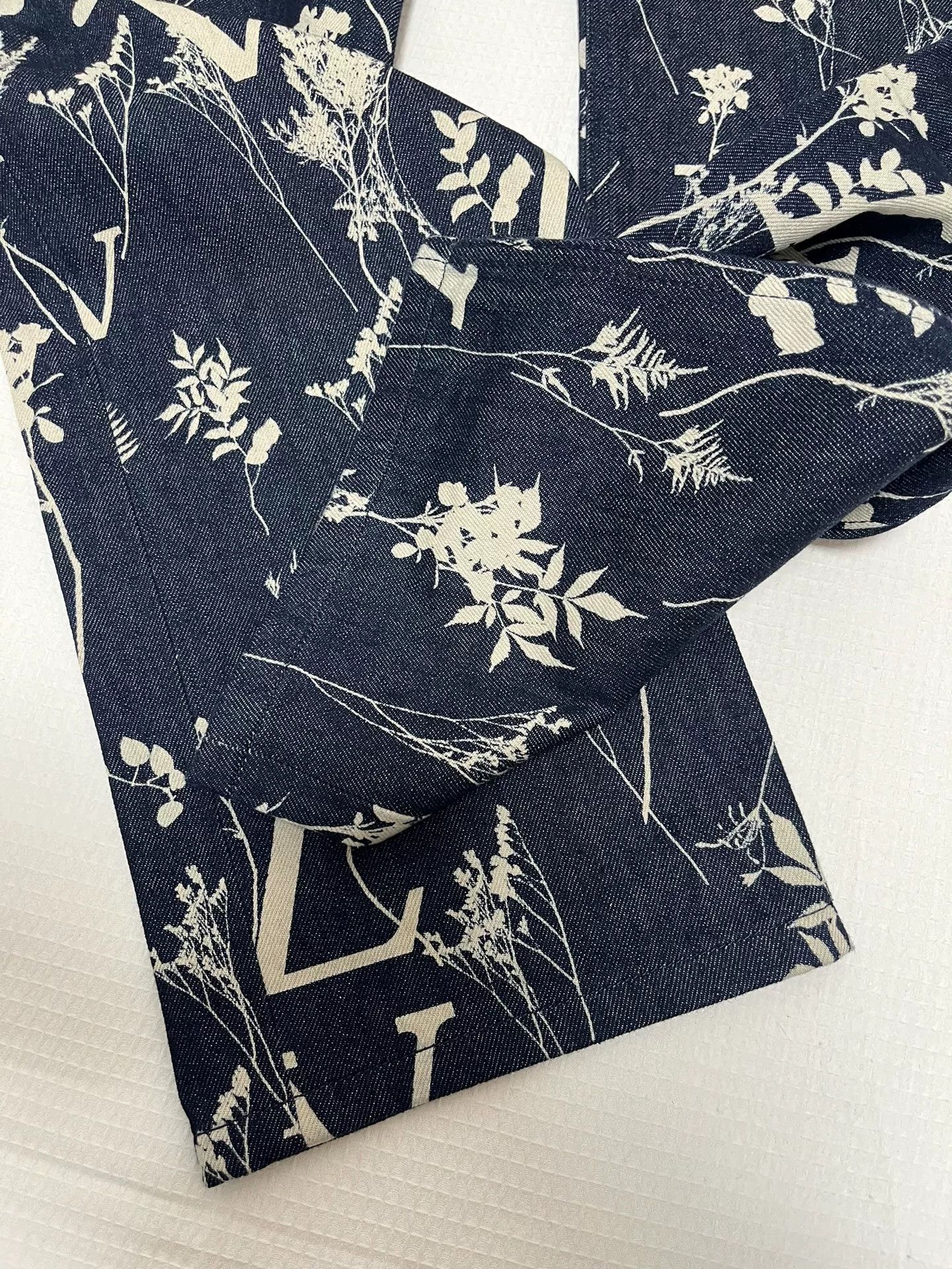 Louis Vuitton Louis Vuitton All-Over Floral Print Trousers Size 30" / US 8 / IT 44 - 4 Thumbnail