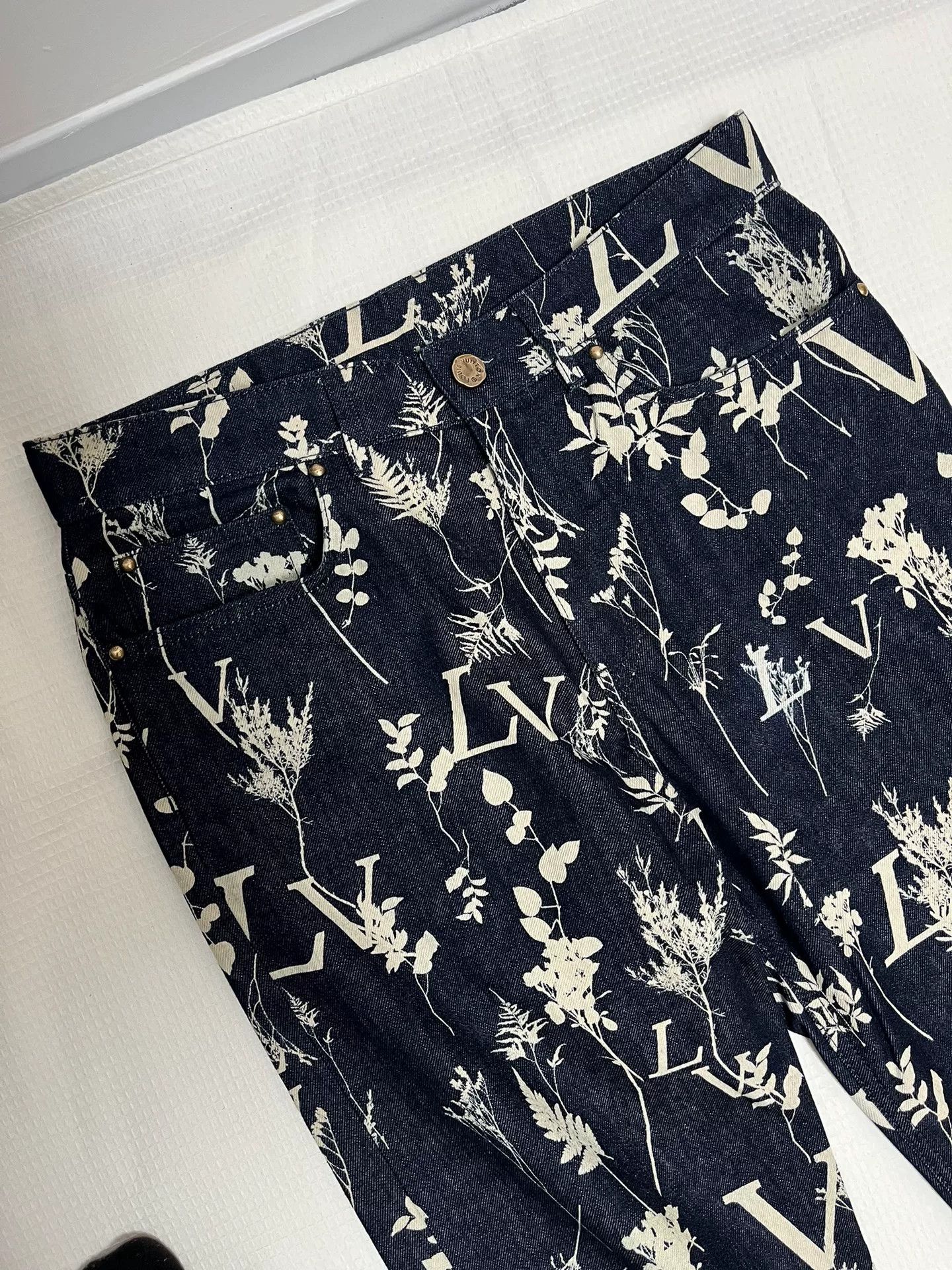 Louis Vuitton Louis Vuitton All-Over Floral Print Trousers Size 30" / US 8 / IT 44 - 2 Thumbnail