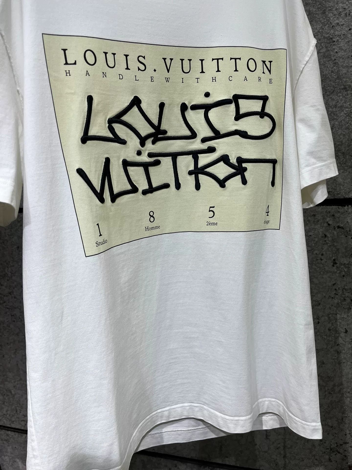 Louis Vuitton Louis Vuitton White Letter Short-Sleeve Tee L Size US L / EU 52-54 / 3 - 2 Thumbnail