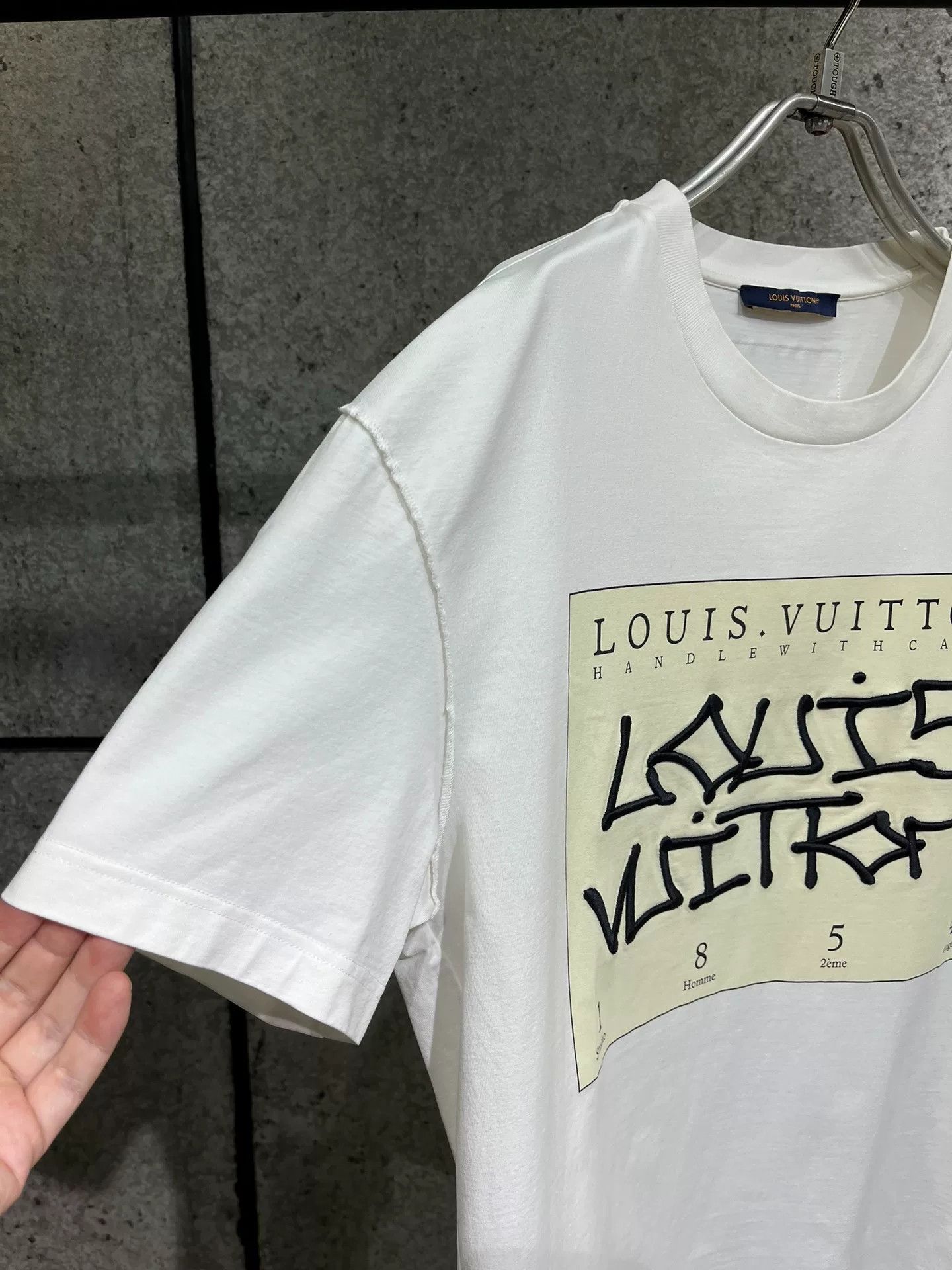Louis Vuitton Louis Vuitton White Letter Short-Sleeve Tee L Size US L / EU 52-54 / 3 - 3 Thumbnail