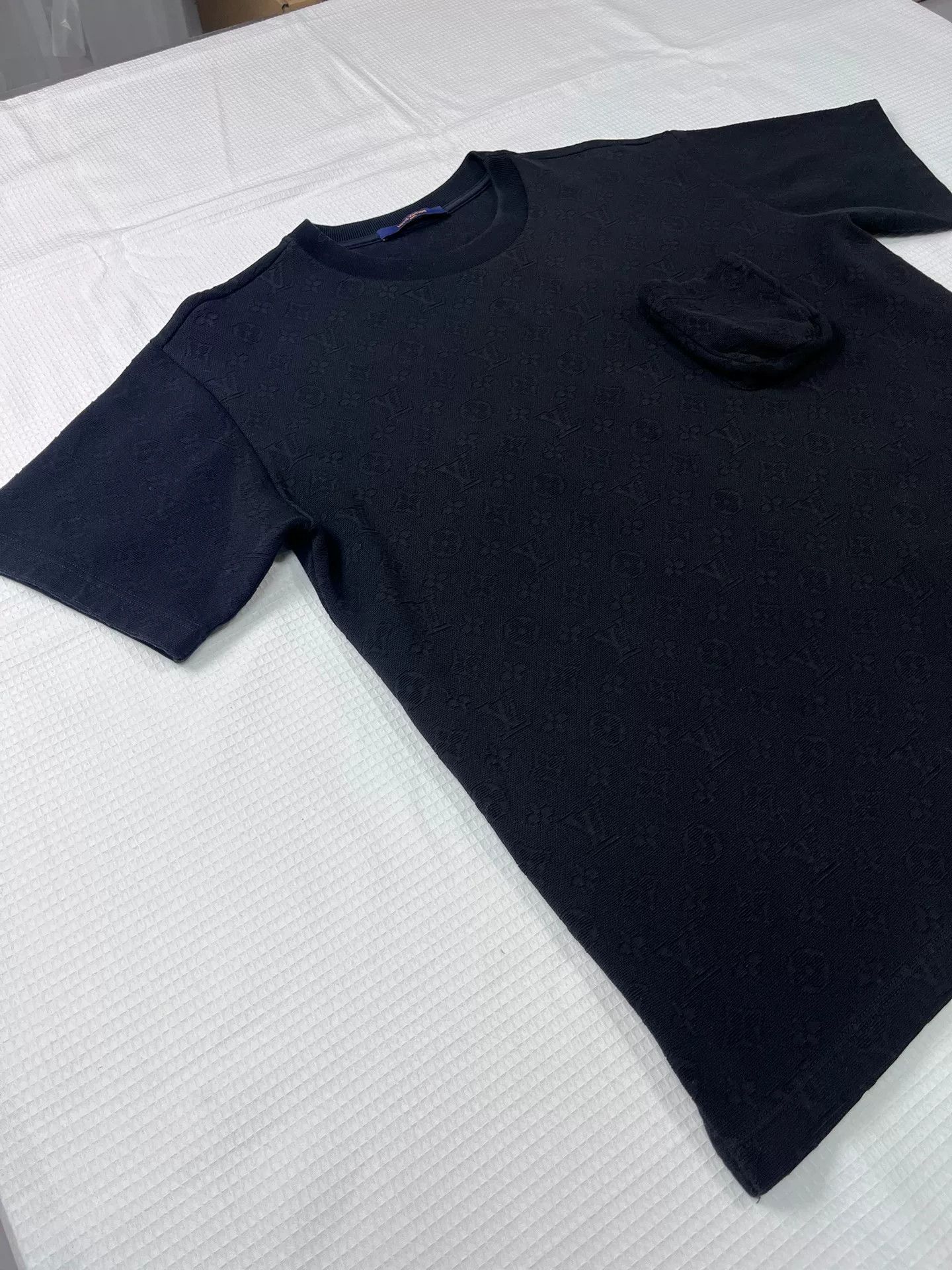 Louis Vuitton Louis Vuitton Subtle Print Pocket Short Sleeve Size US L / EU 52-54 / 3 - 2 Thumbnail