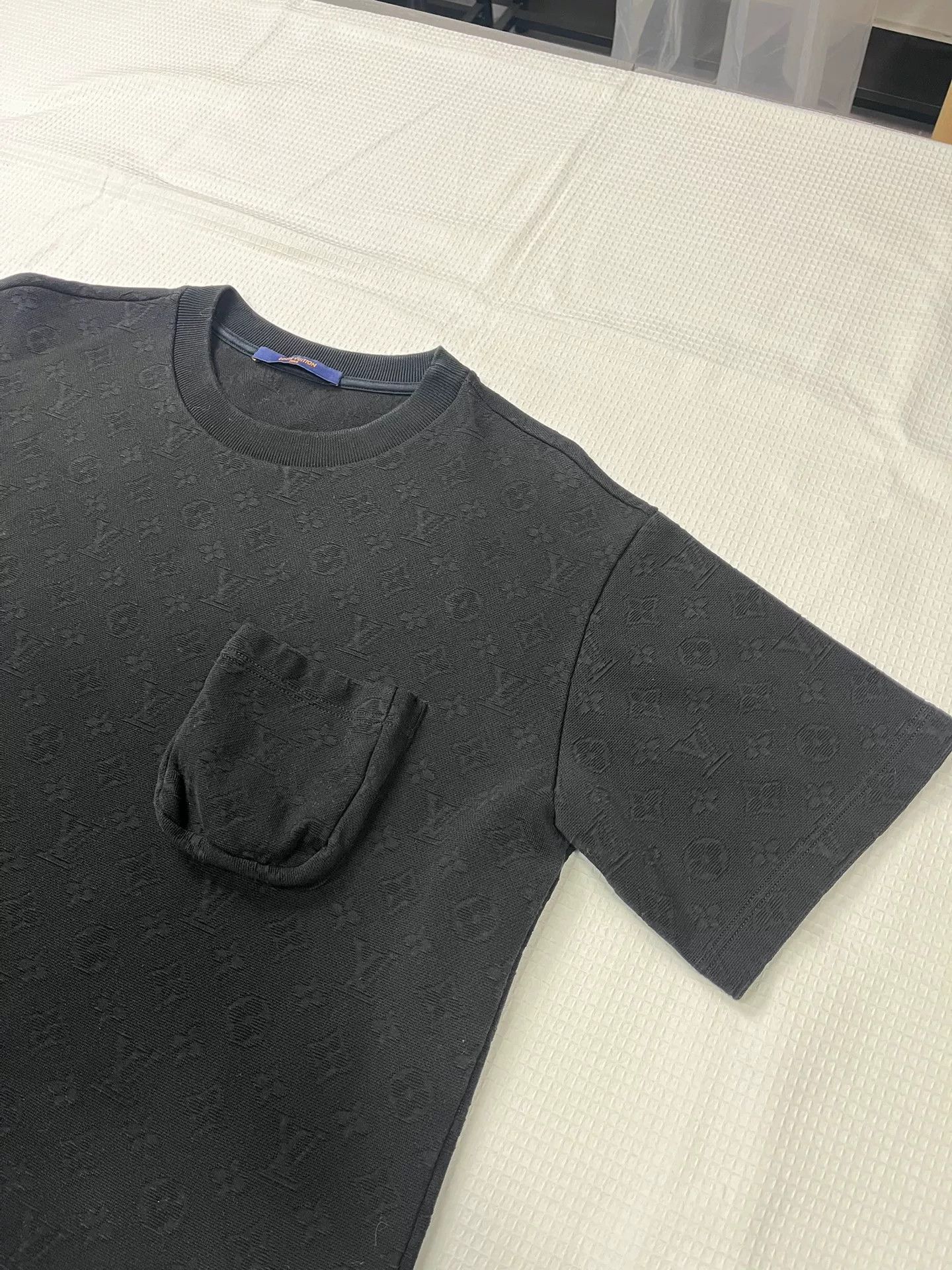 Louis Vuitton Louis Vuitton Subtle Print Pocket Short Sleeve Size US L / EU 52-54 / 3 - 3 Thumbnail