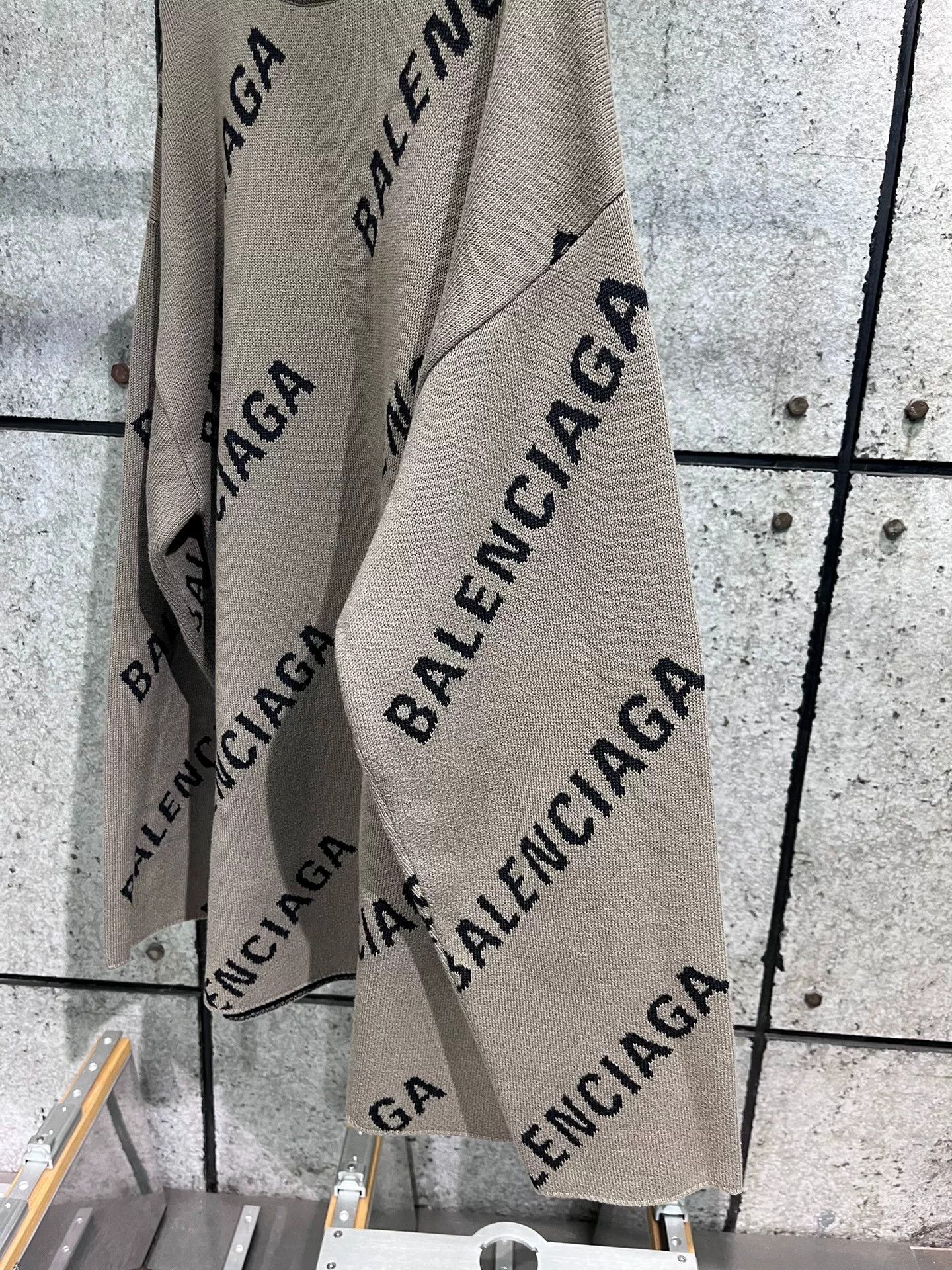 Balenciaga Balenciaga Letter Sweater Size S Size US S / EU 44-46 / 1 - 5 Thumbnail