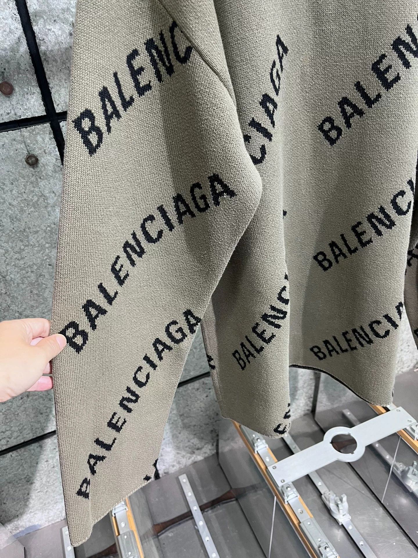Balenciaga Balenciaga Letter Sweater Size S Size US S / EU 44-46 / 1 - 4 Thumbnail