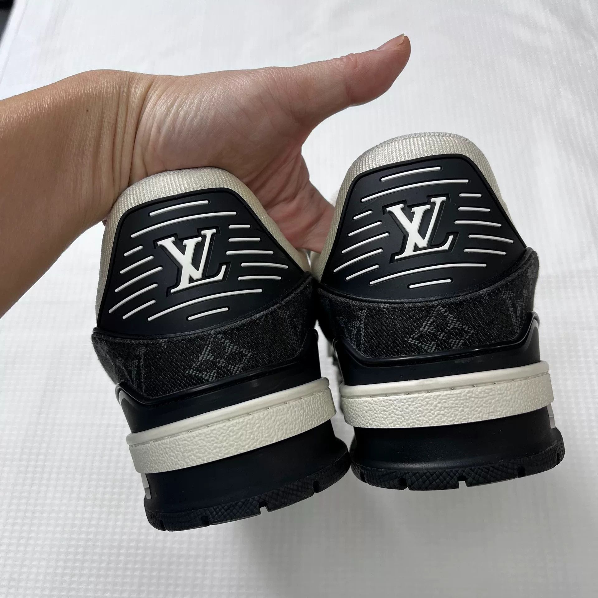 Louis Vuitton Louis Vuitton LV Trainer Black White Denim Sneakers Size US 8.5 / EU 41-42 - 5 Thumbnail