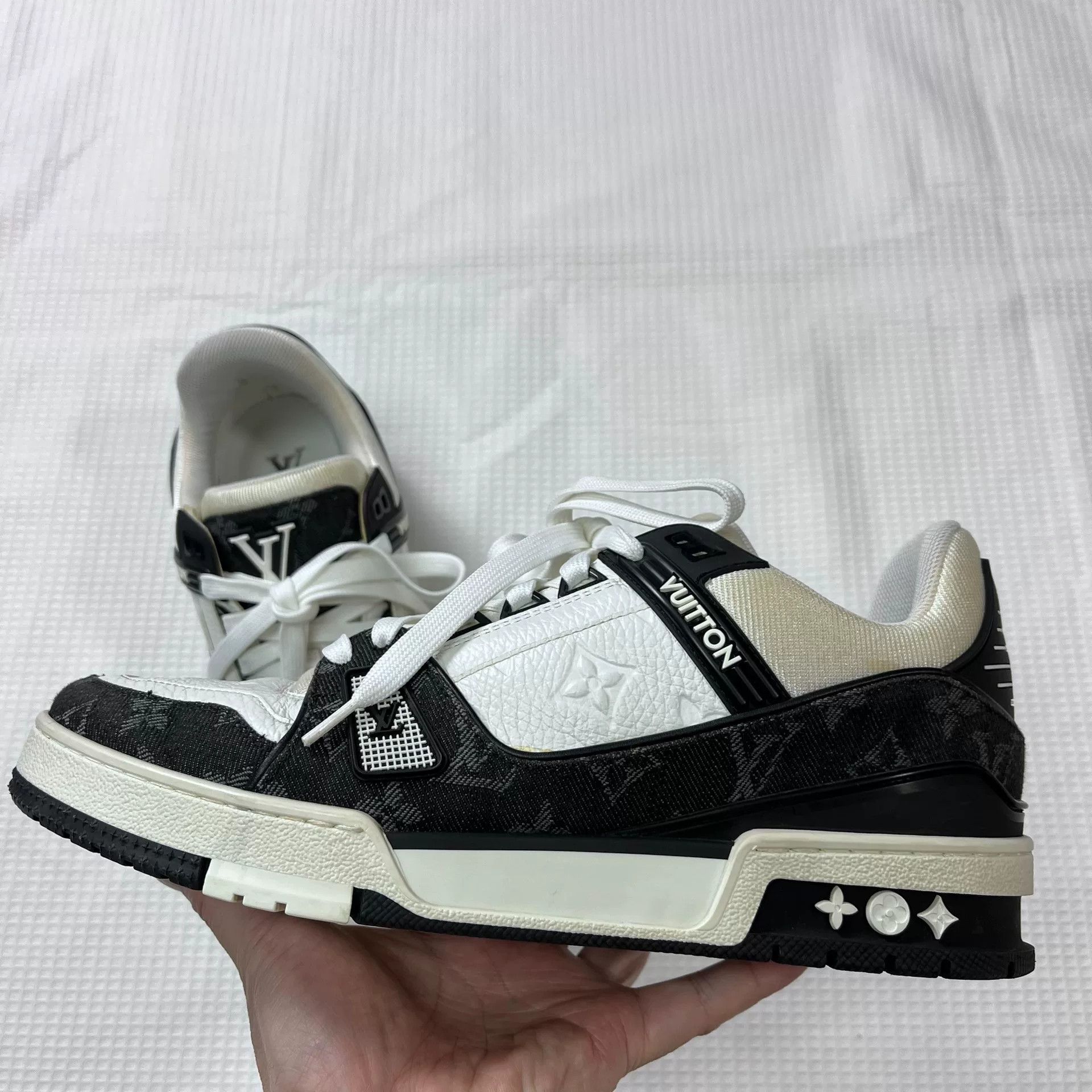 Louis Vuitton Louis Vuitton LV Trainer Black White Denim Sneakers Size US 8.5 / EU 41-42 - 4 Thumbnail