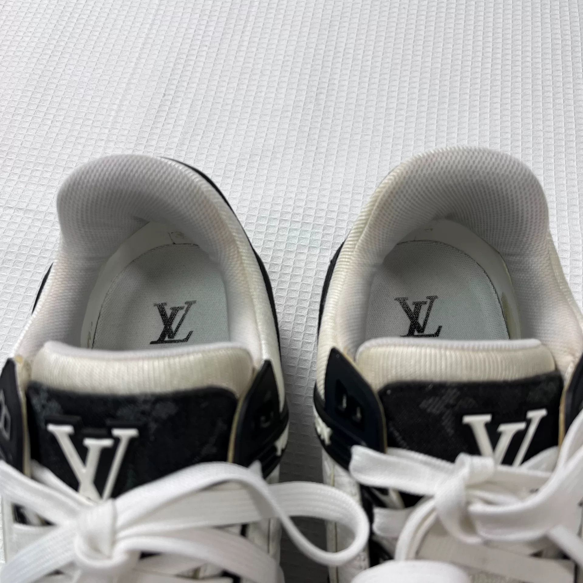 Louis Vuitton Louis Vuitton LV Trainer Black White Denim Sneakers Size US 8.5 / EU 41-42 - 2 Thumbnail