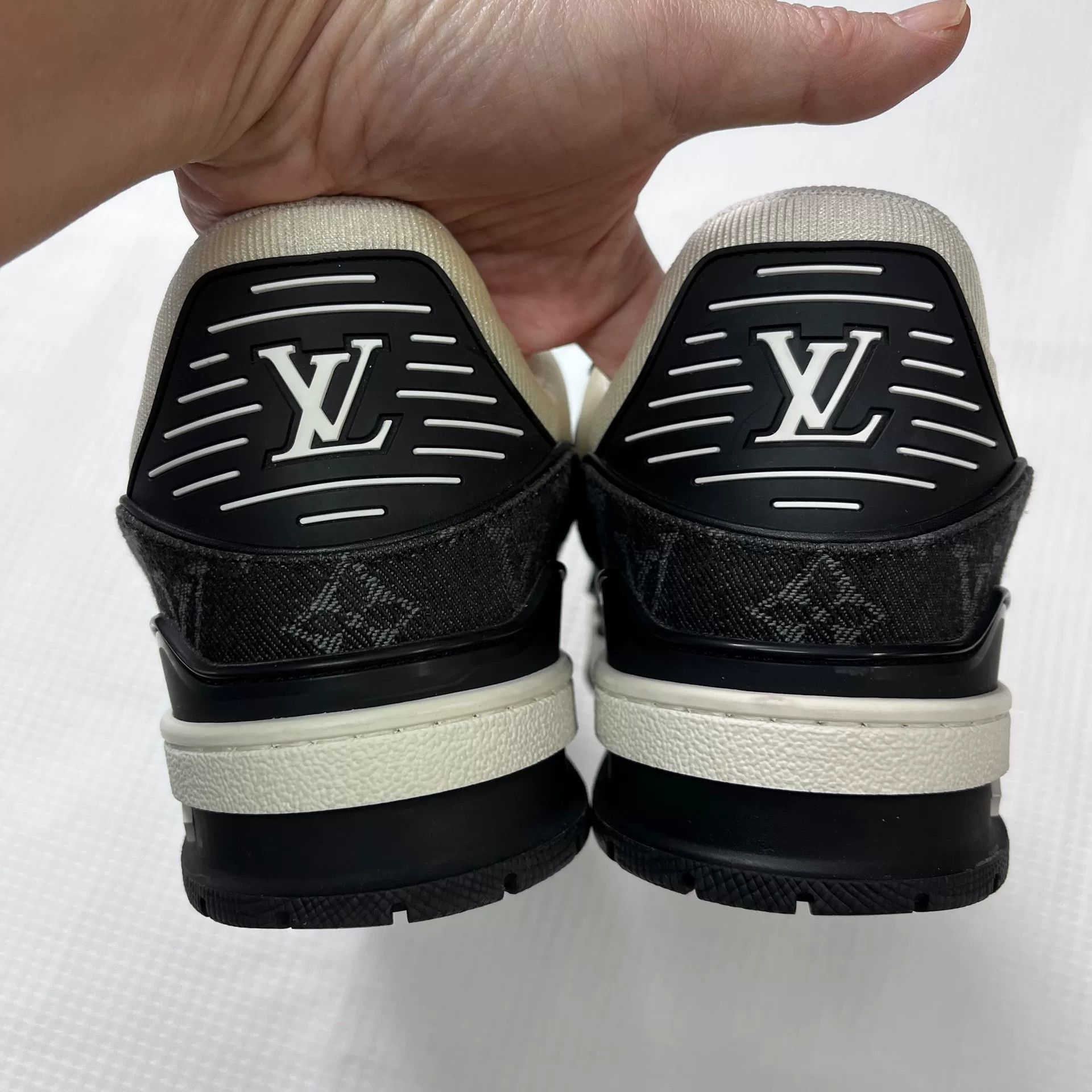 Louis Vuitton Louis Vuitton LV Trainer Black White Denim Sneakers Size US 8.5 / EU 41-42 - 7 Thumbnail