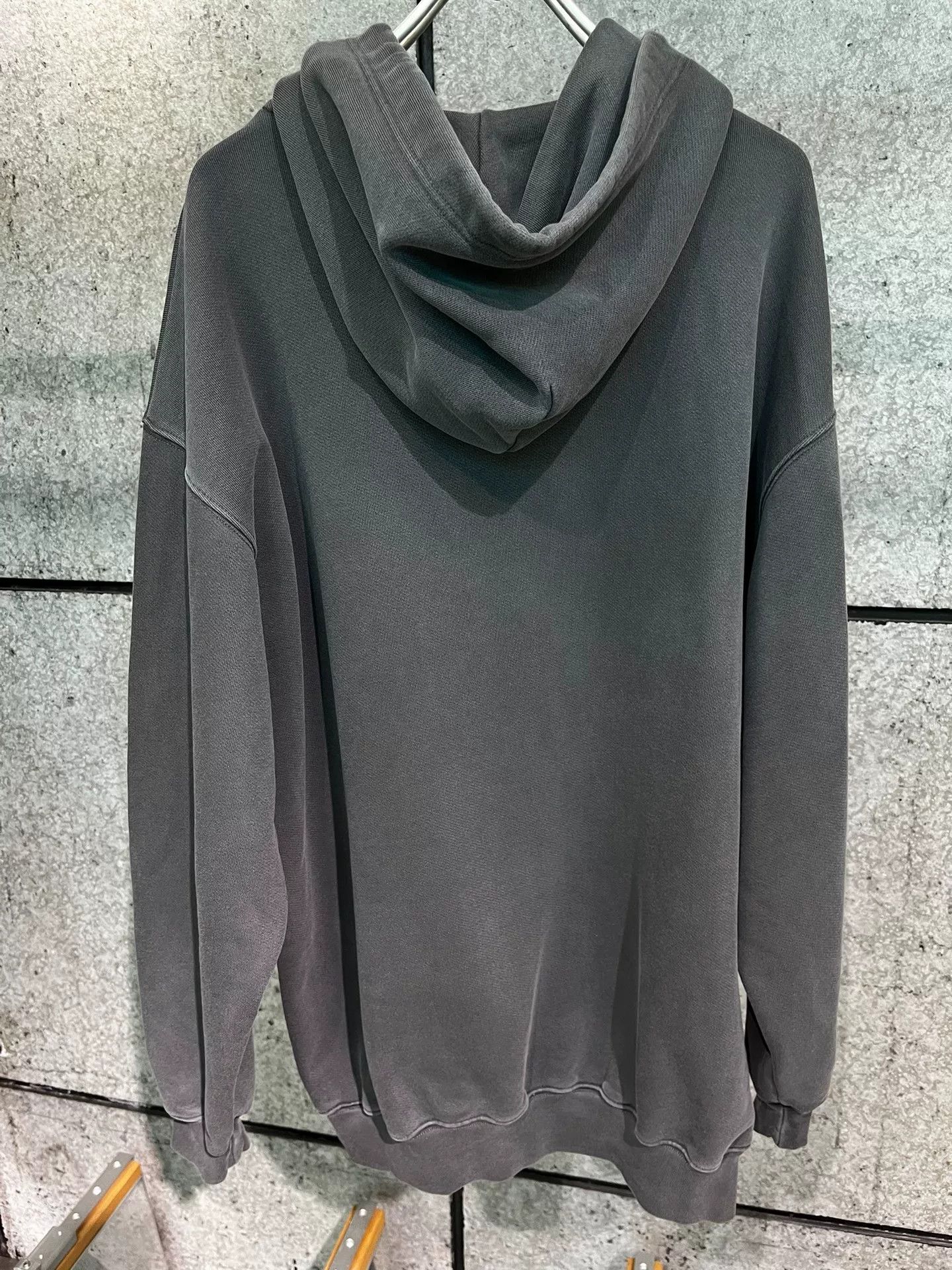 Balenciaga Balenciaga Portrait Hoodie XS Size XS / US 0-2 / IT 36-38 - 6 Thumbnail