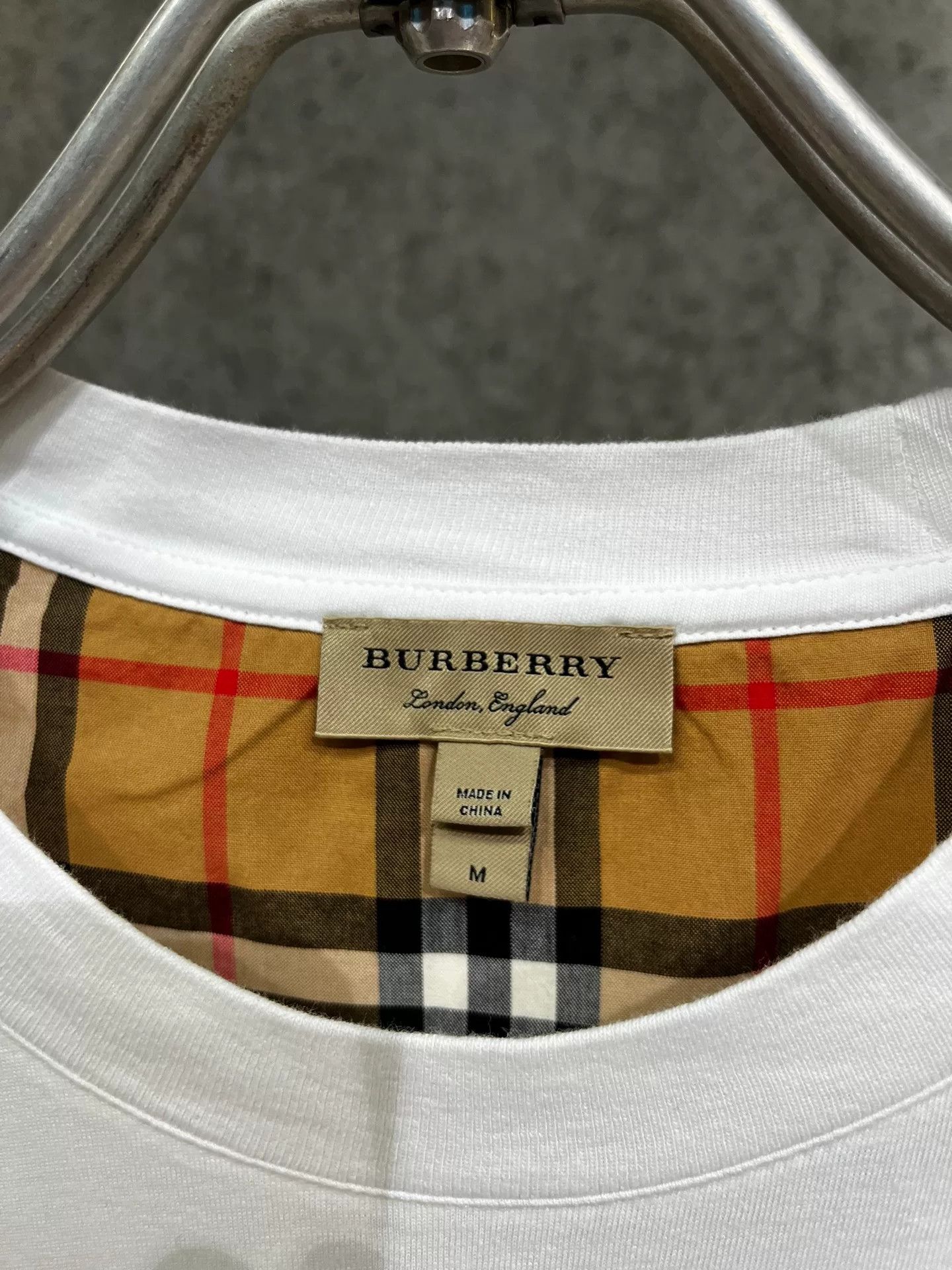 Burberry Burberry Check Round Neck Short Sleeve M Size US M / EU 48-50 / 2 - 3 Thumbnail