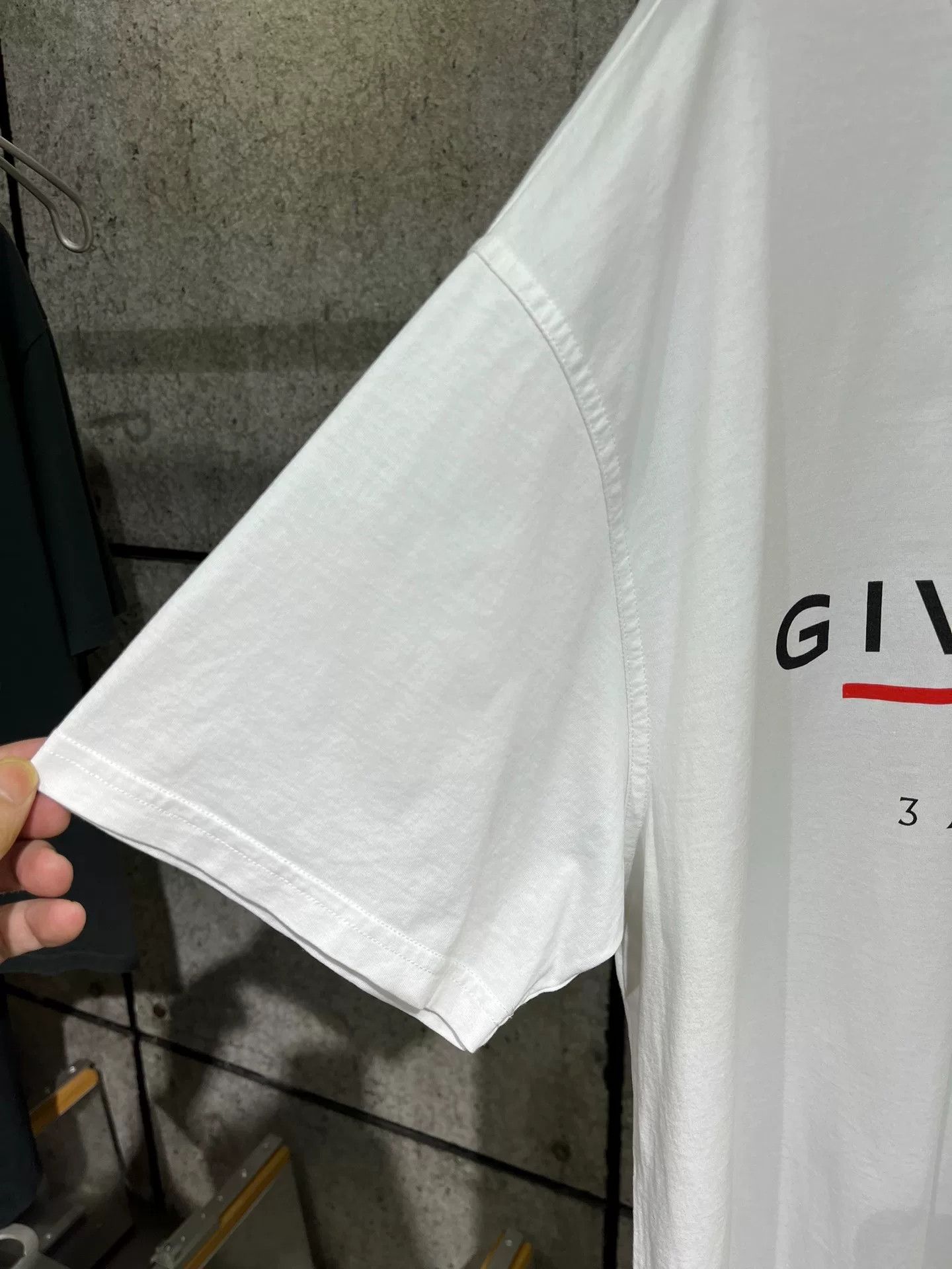 Givenchy Givenchy White Letter Short-Sleeve XL Size US XL / EU 56 / 4 - 5 Thumbnail