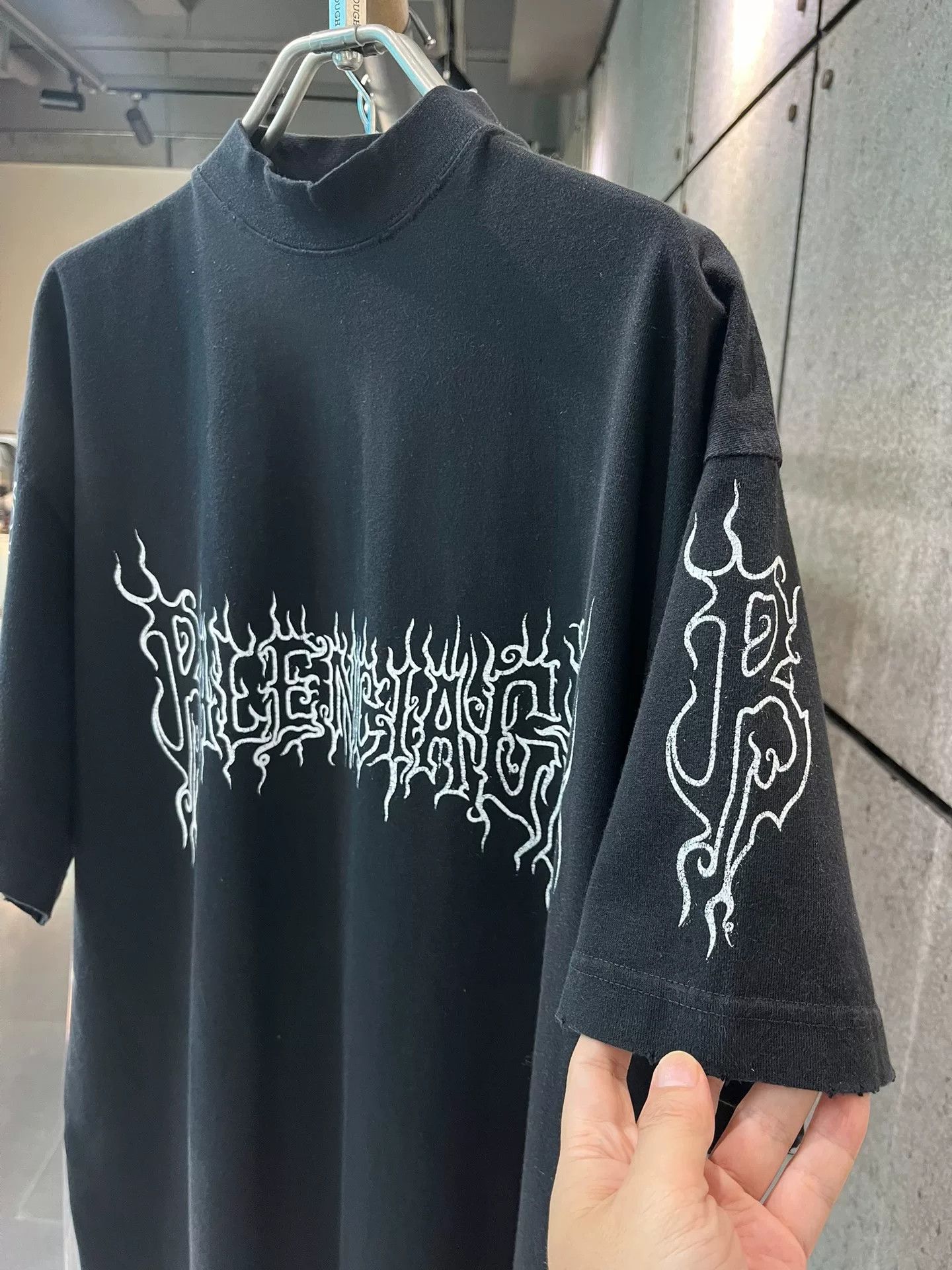 Balenciaga Balenciaga FW23 Distressed Print T-shirt Size S / US 4 / IT 40 - 3 Thumbnail