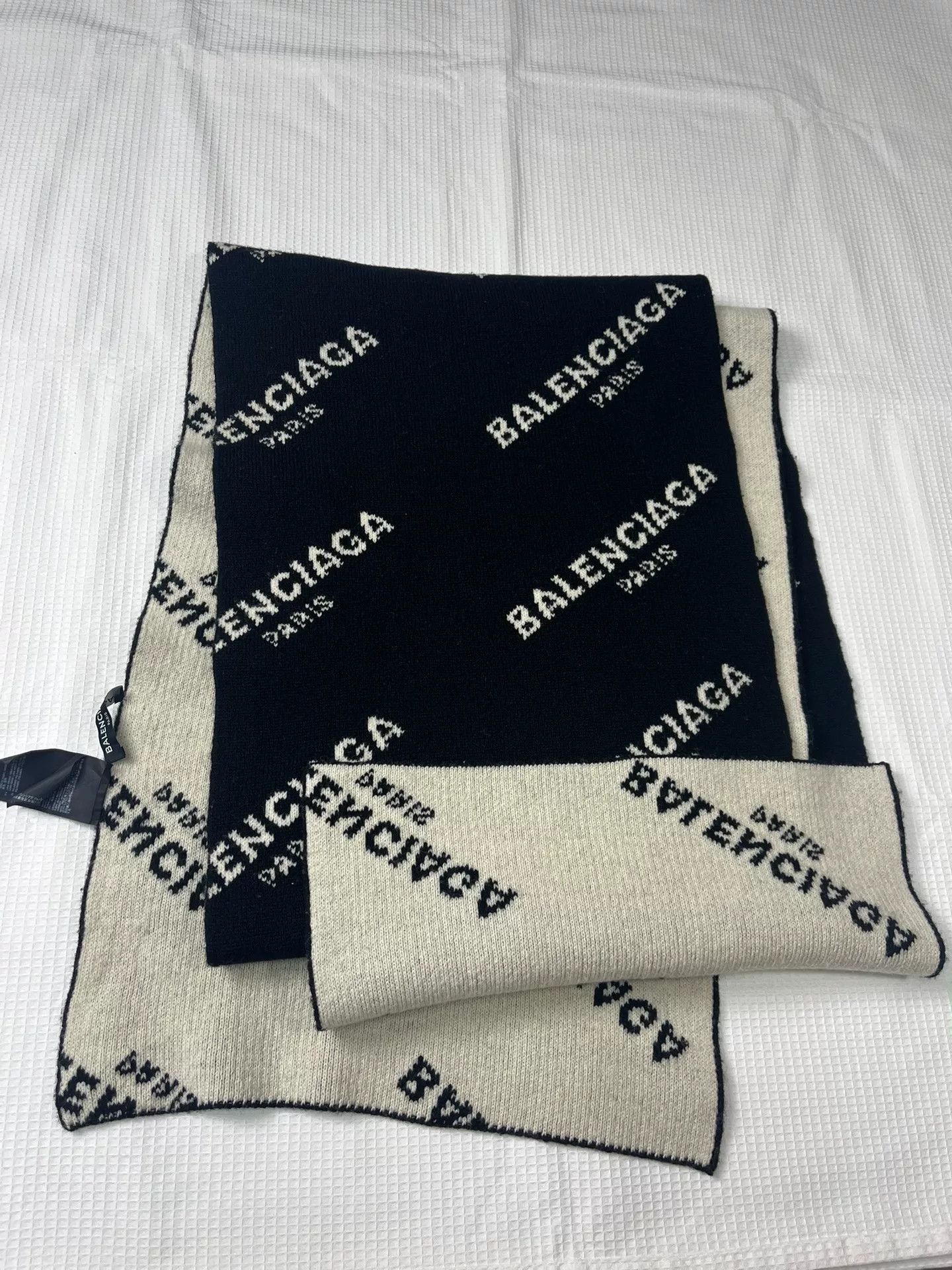 Balenciaga Balenciaga Black Letter Scarf Size ONE SIZE - 6 Thumbnail