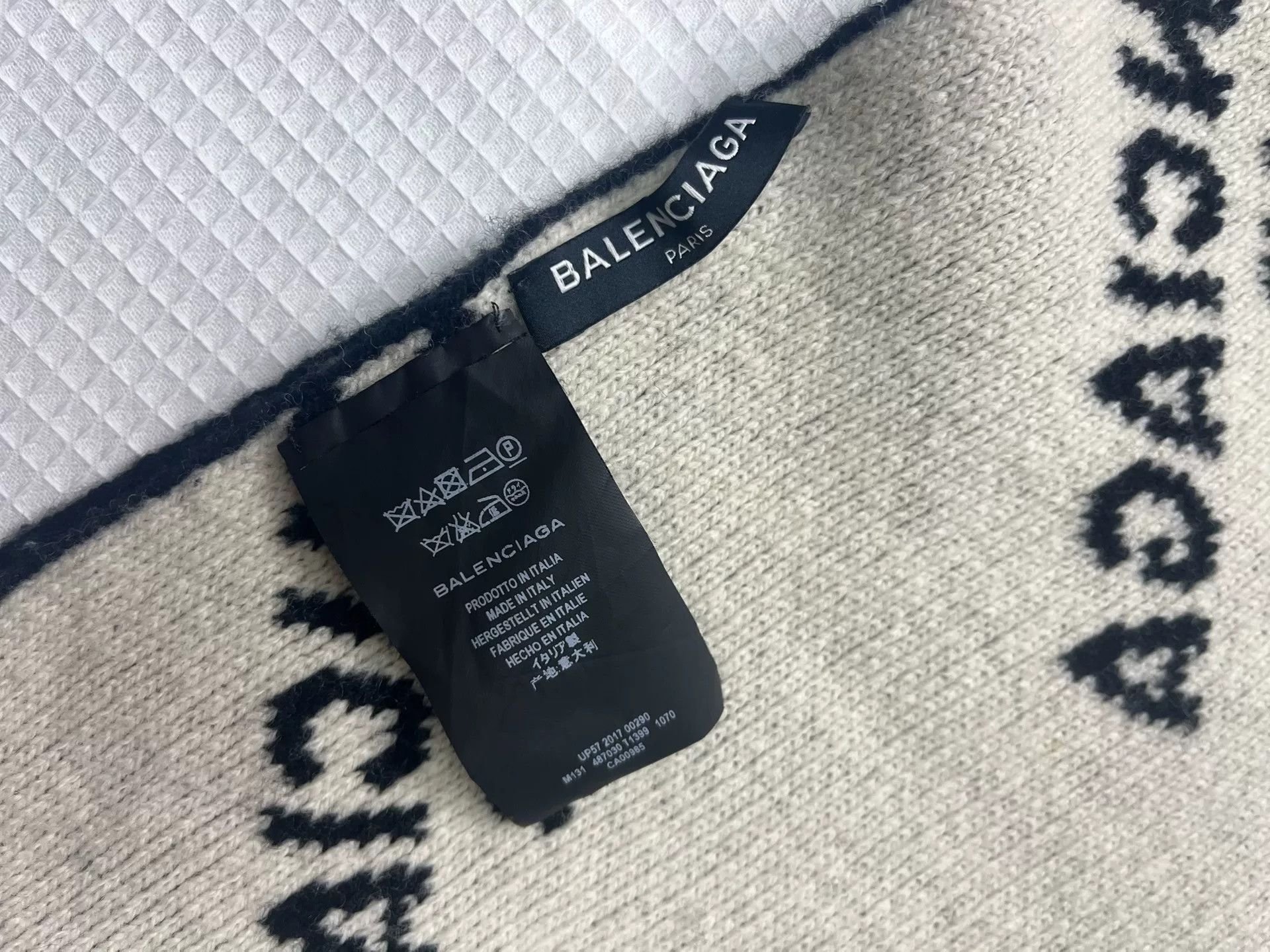 Balenciaga Balenciaga Black Letter Scarf Size ONE SIZE - 5 Thumbnail
