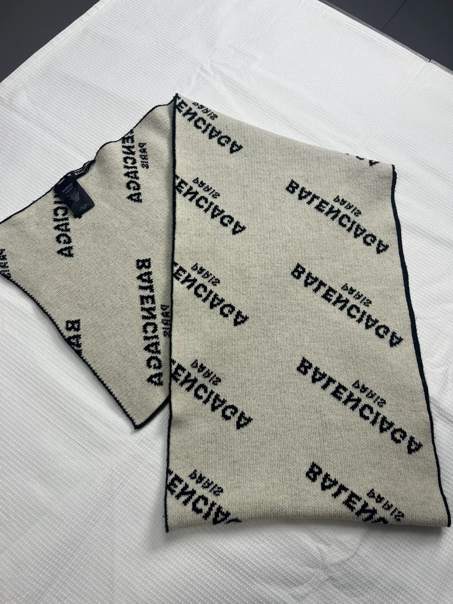 Balenciaga Balenciaga Black Letter Scarf Size ONE SIZE - 4 Thumbnail