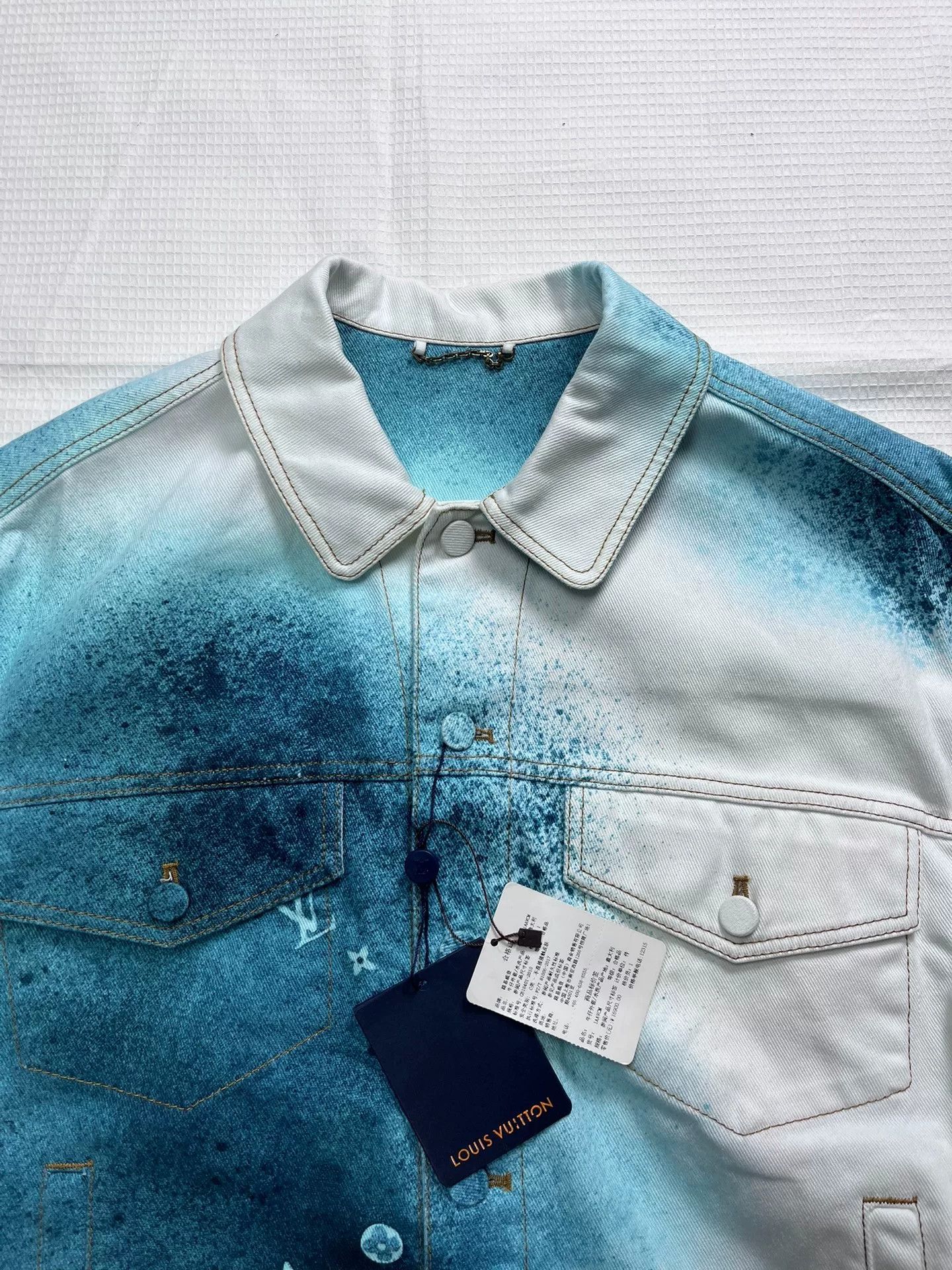 Louis Vuitton Louis Vuitton Spray-Painted Denim Jacket Size US M / EU 48-50 / 2 - 2 Thumbnail