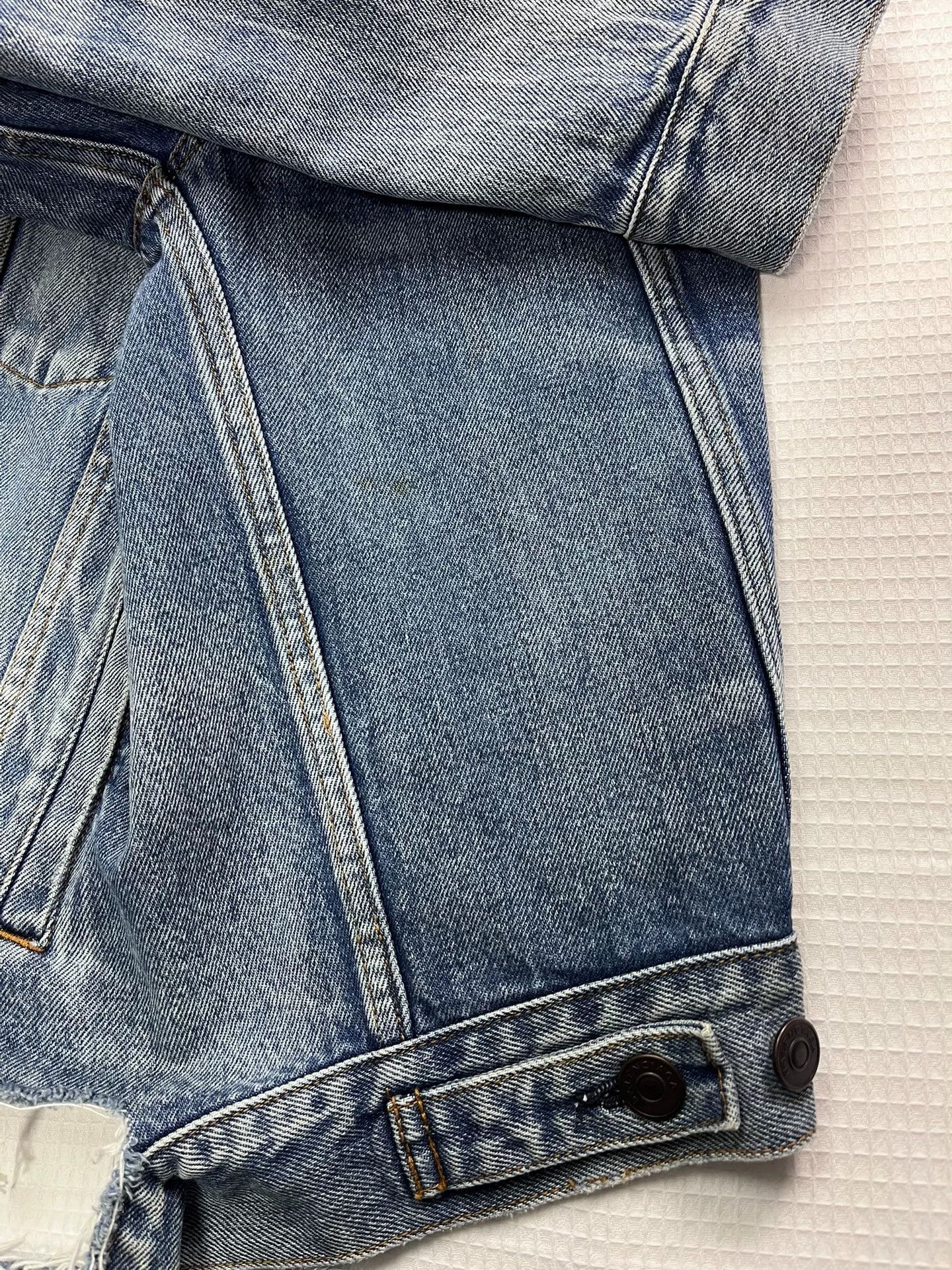 Balenciaga Balenciaga Collar Letter Distressed Denim Jacket Size XXS / US 00 / IT 34 - 7 Thumbnail