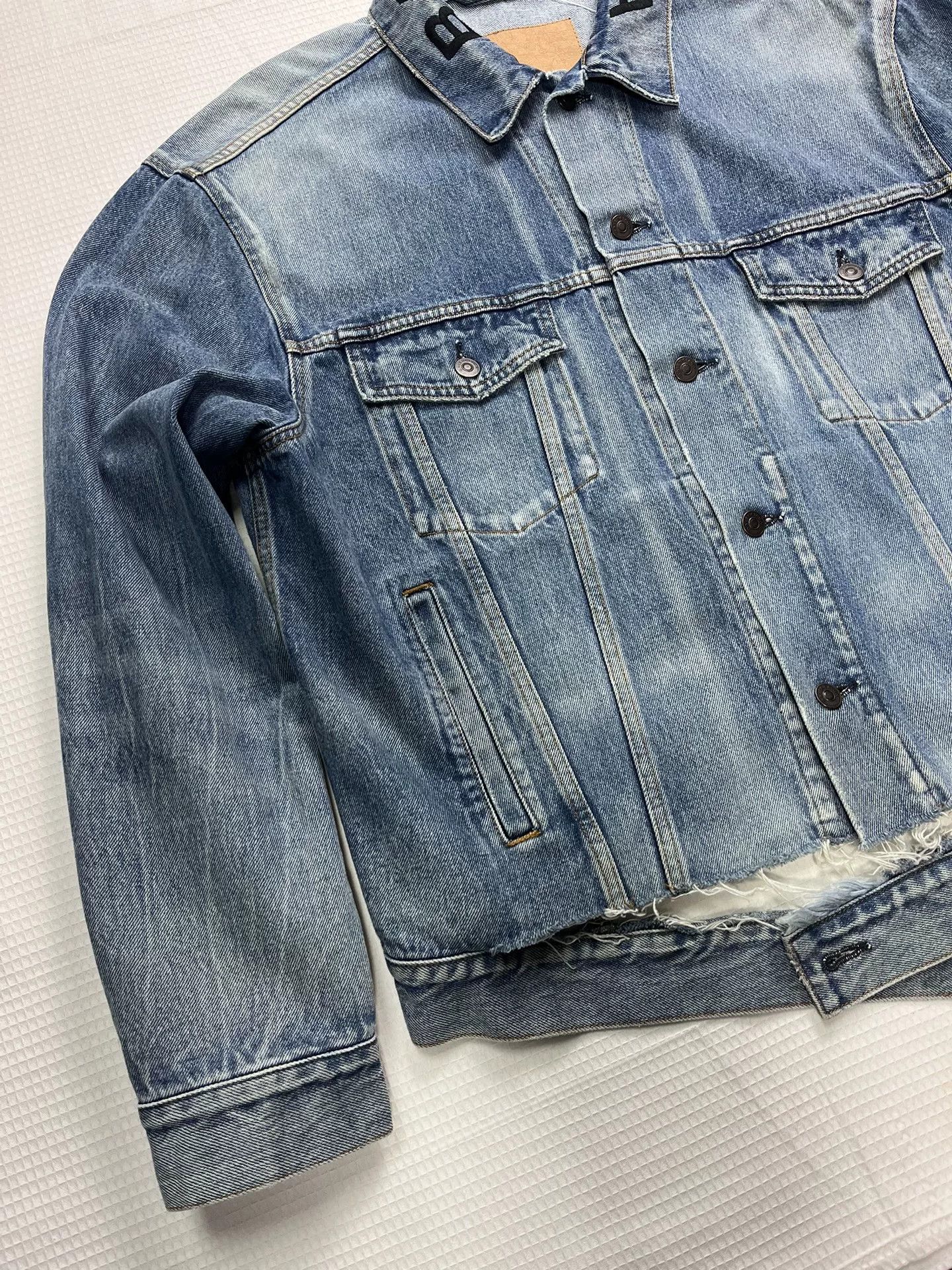 Balenciaga Balenciaga Collar Letter Distressed Denim Jacket Size XXS / US 00 / IT 34 - 2 Thumbnail