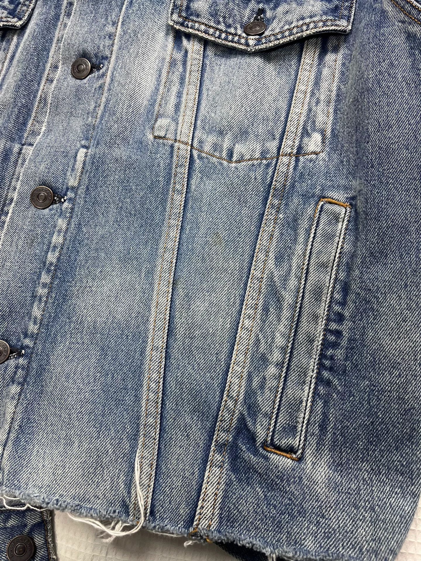 Balenciaga Balenciaga Collar Letter Distressed Denim Jacket Size XXS / US 00 / IT 34 - 6 Thumbnail