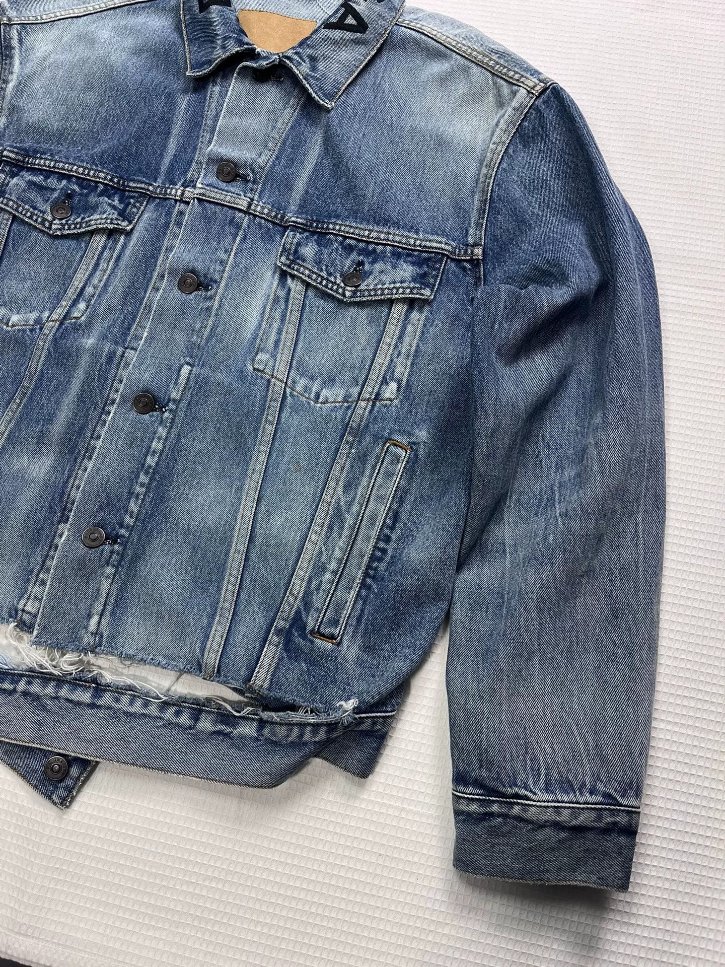 Balenciaga Balenciaga Collar Letter Distressed Denim Jacket Size XXS / US 00 / IT 34 - 3 Thumbnail