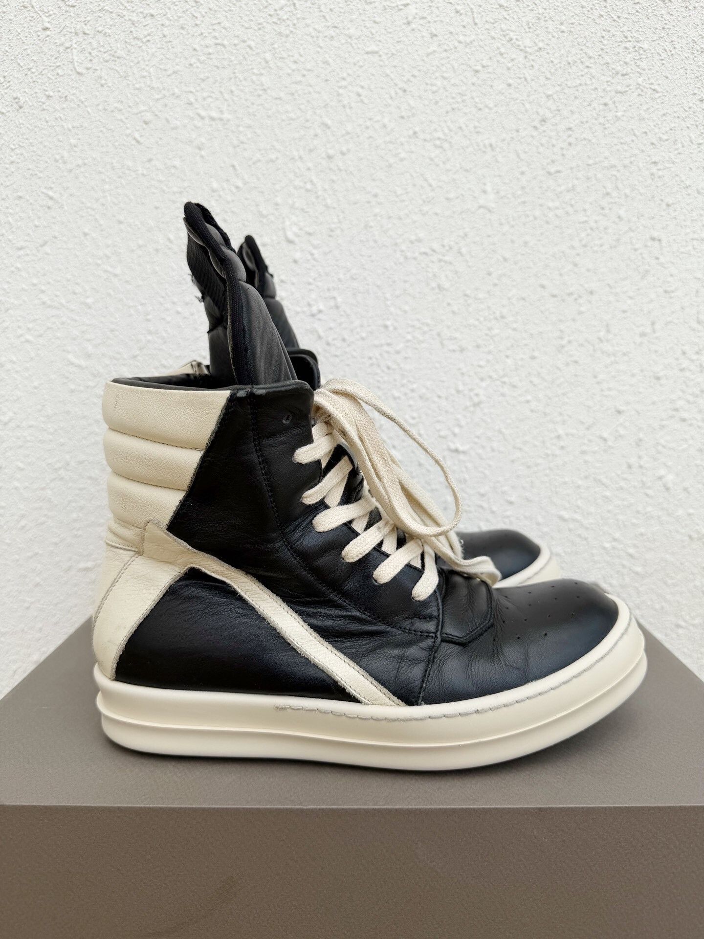 Rick Owens Rick Owens Women's Black White High-Top Size US 5 / IT 35 - 2 Thumbnail