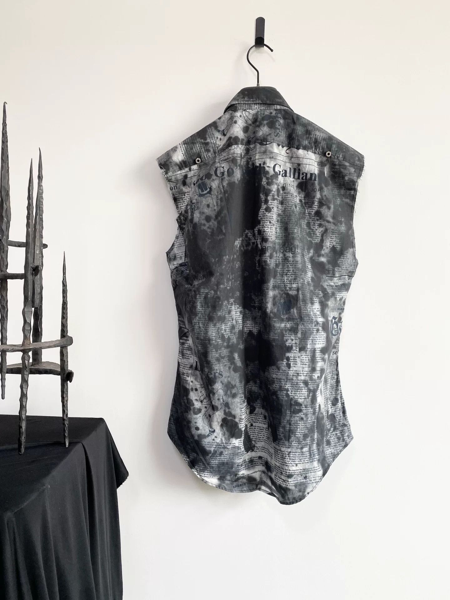 John Galliano John Galliano Screw Cap Newspaper Vest Size US M / EU 48-50 / 2 - 5 Thumbnail