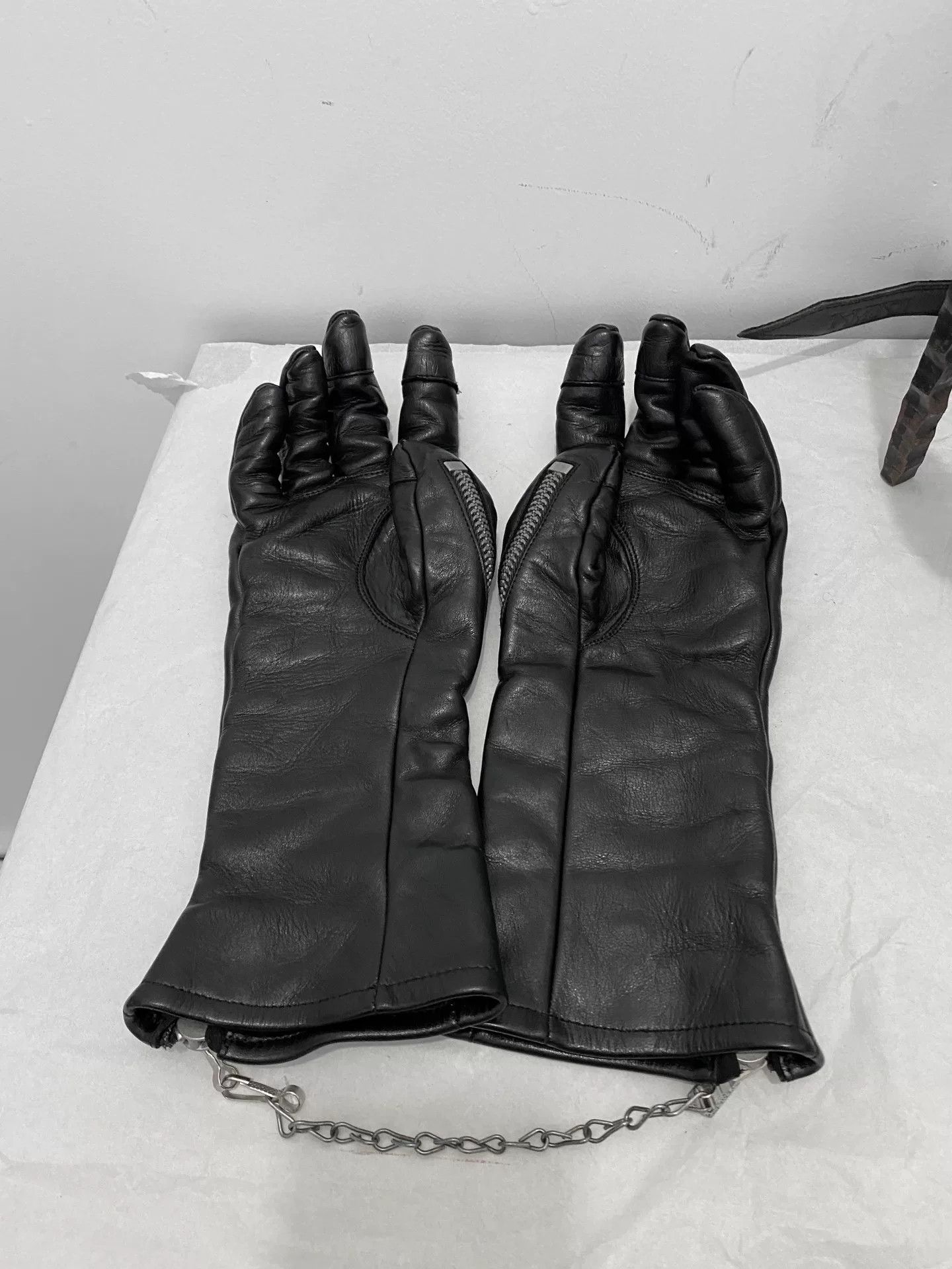 D.HYGEN Dark Horsehide Leather Gloves