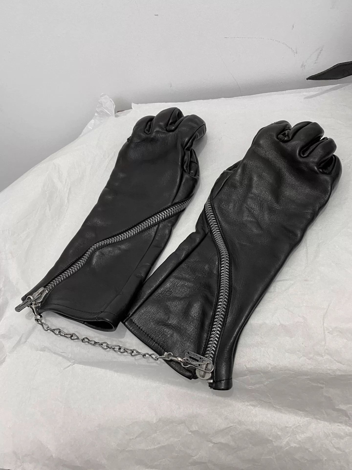 D.HYGEN Dark Horsehide Leather Gloves