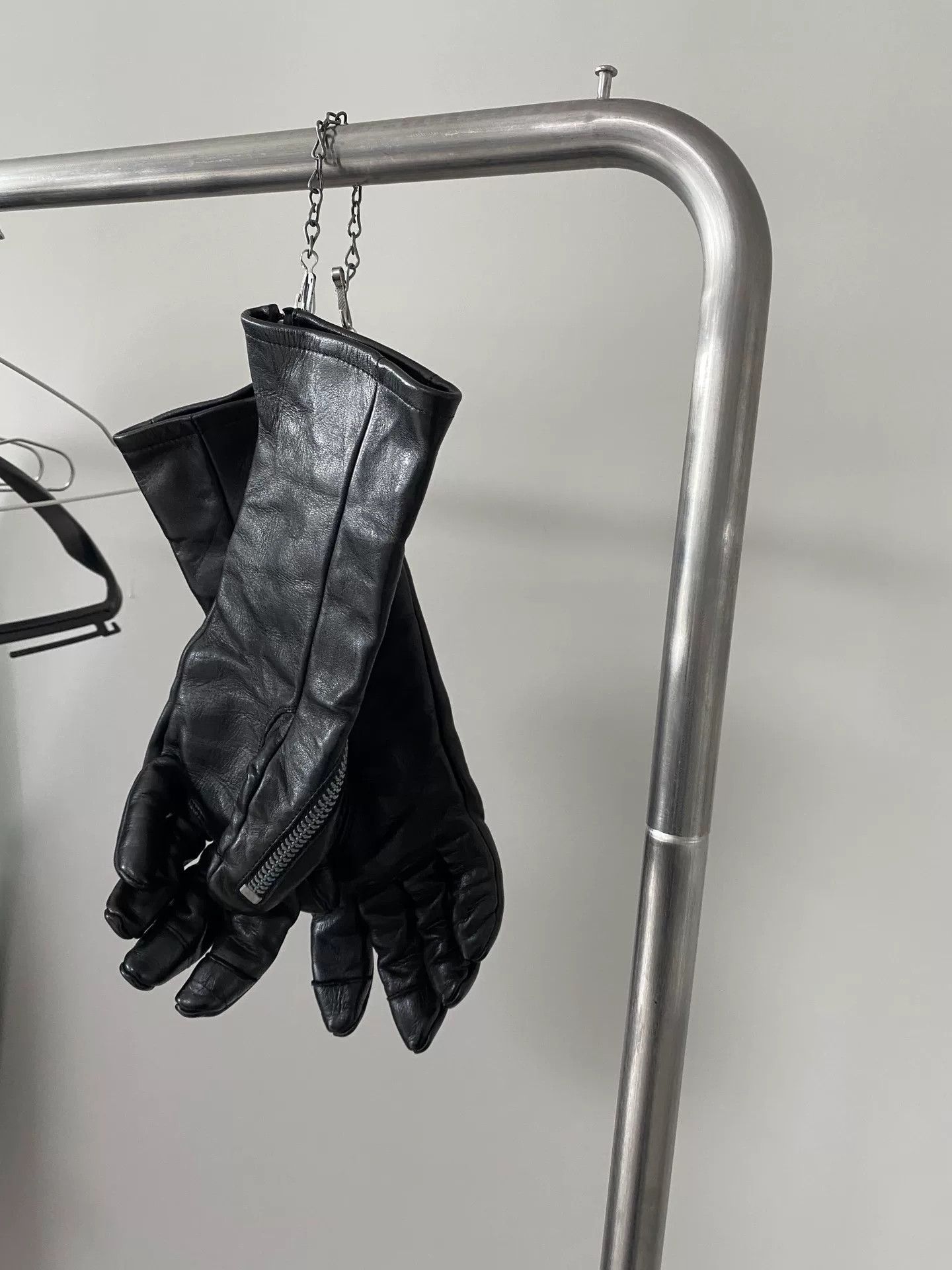 D.HYGEN Dark Horsehide Leather Gloves