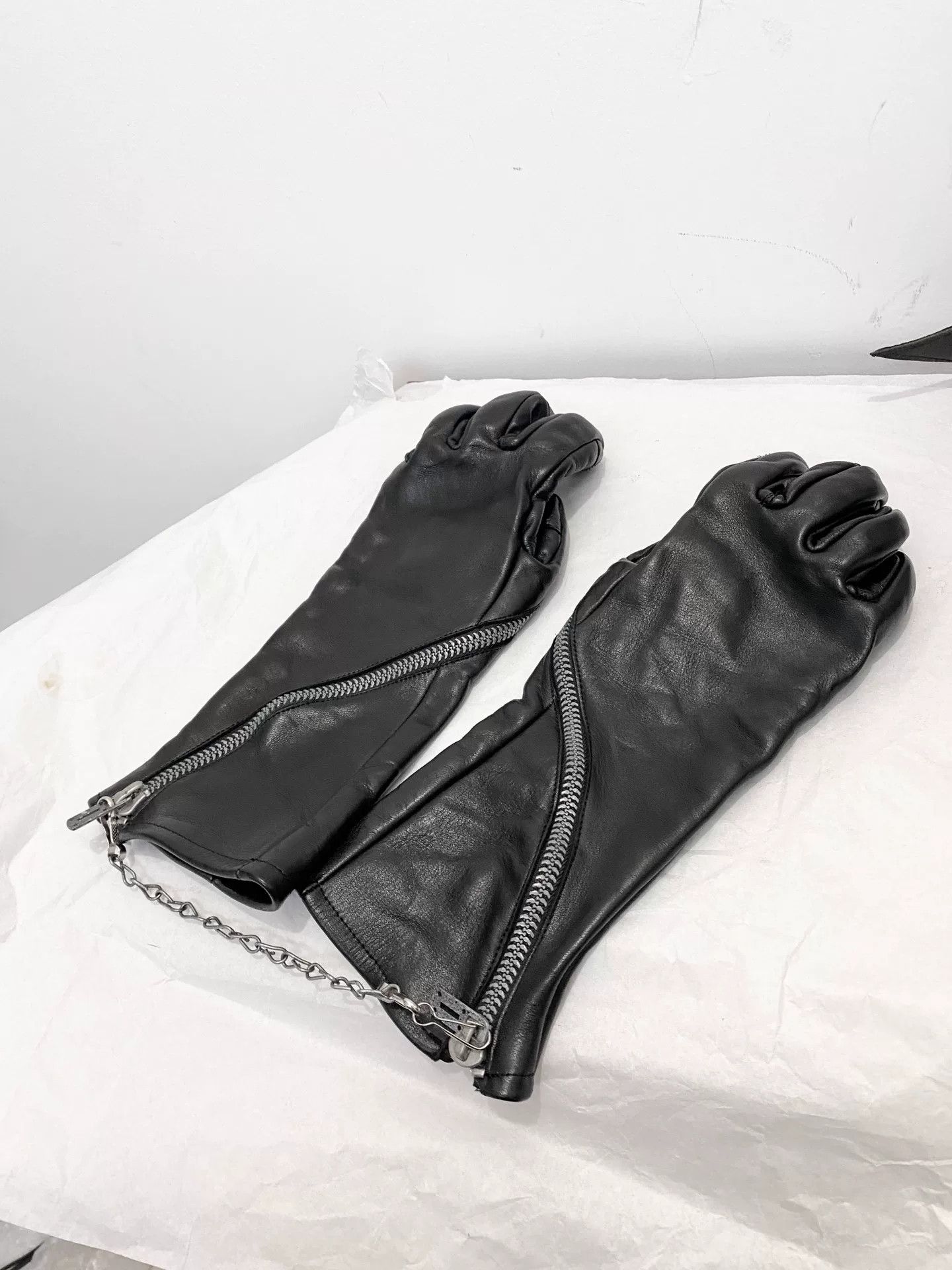 D.HYGEN Dark Horsehide Leather Gloves