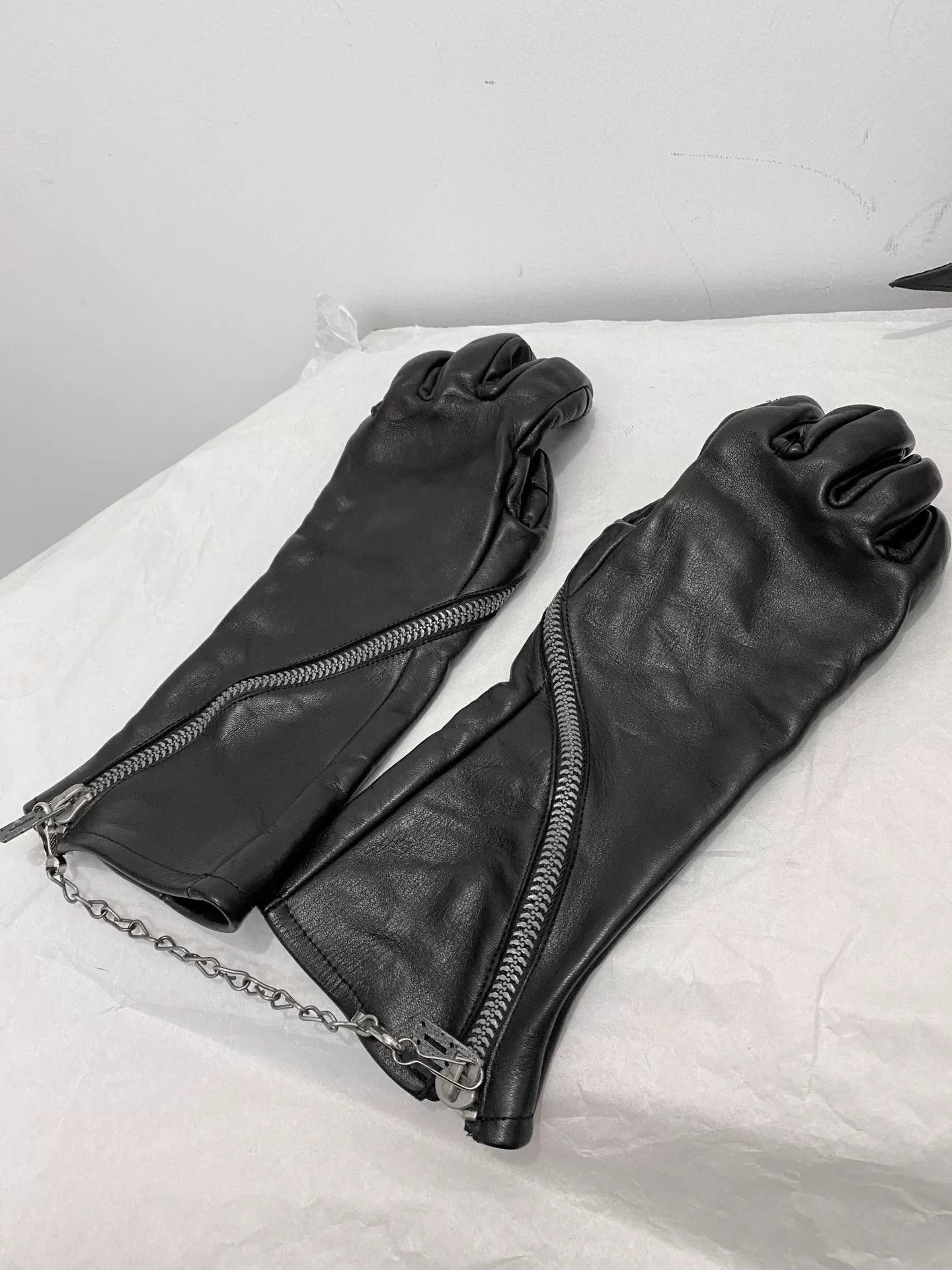 D.HYGEN Dark Horsehide Leather Gloves