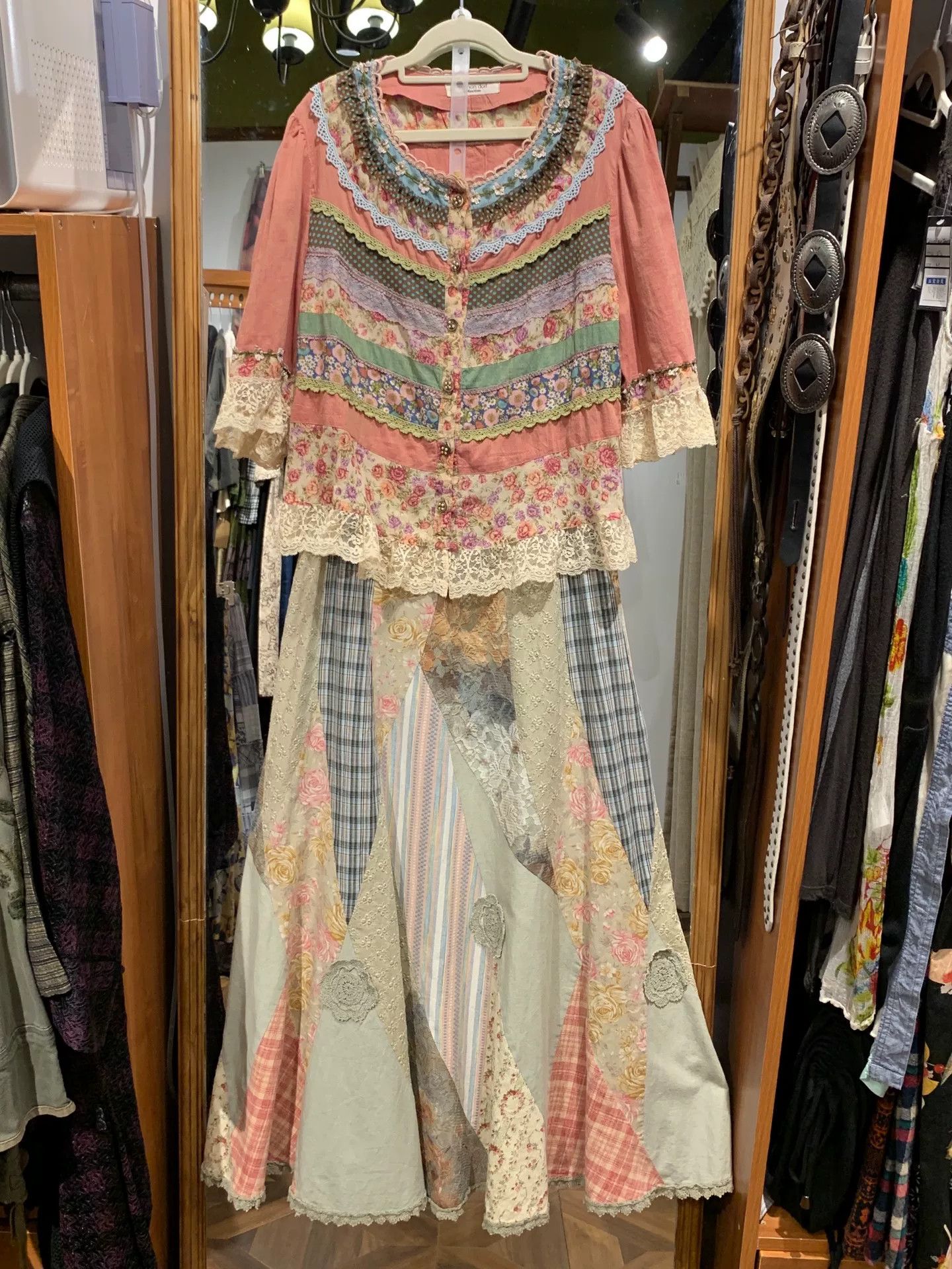 Mademoiselle Non Non Embroidered Patchwork Lace Skirt Size 32" / US 10 / IT 46 - 9 Thumbnail