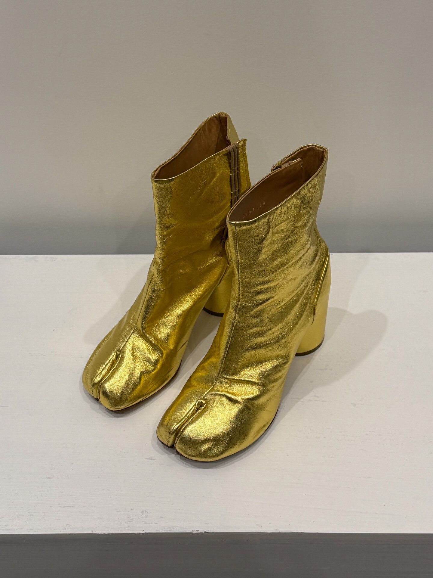 Maison Margiela Maison Margiela FW18 Liquid Gold Tabi Shoes Size US 7 / IT 37 - 7 Thumbnail