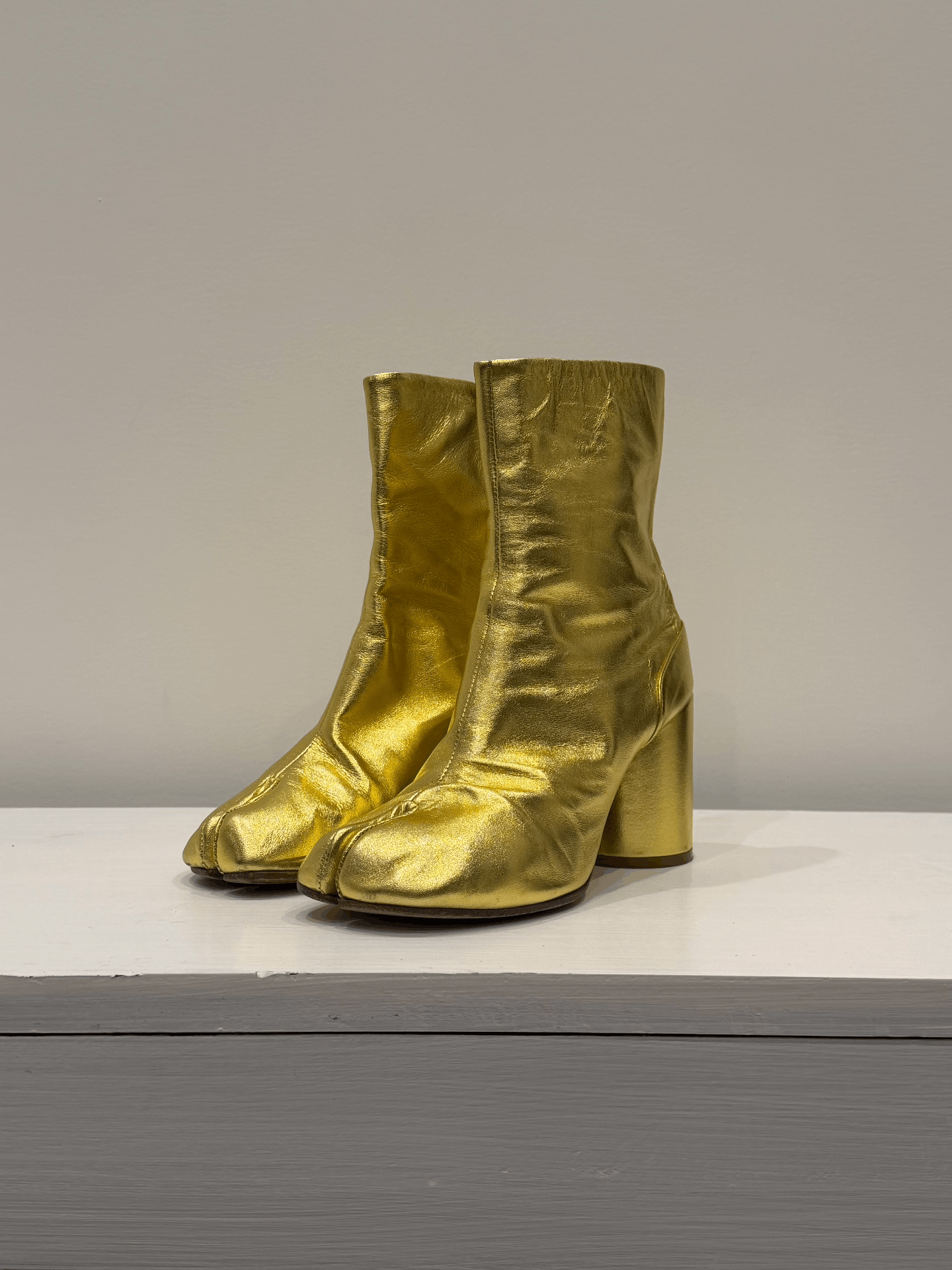 Maison Margiela Maison Margiela FW18 Liquid Gold Tabi Shoes Size US 7 / IT 37 - 2 Thumbnail