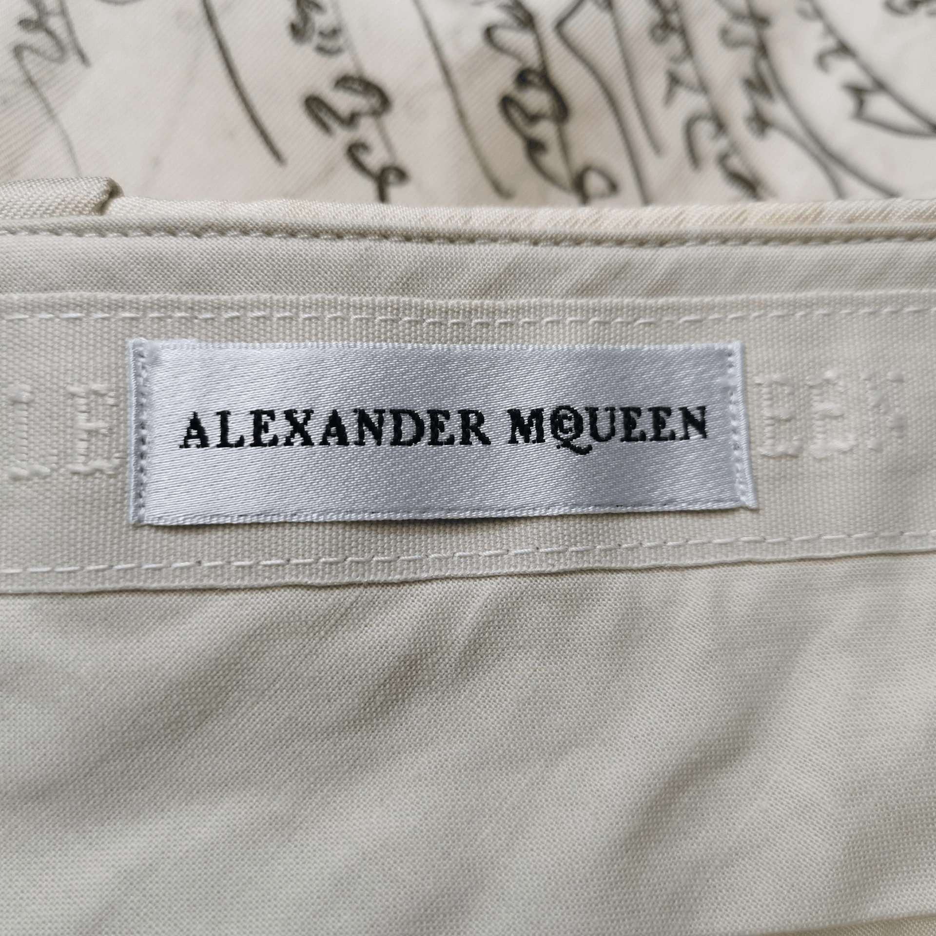Alexander McQueen Alexander McQueen Animal World Silk Print Trousers Size US 30 / EU 46 - 3 Thumbnail