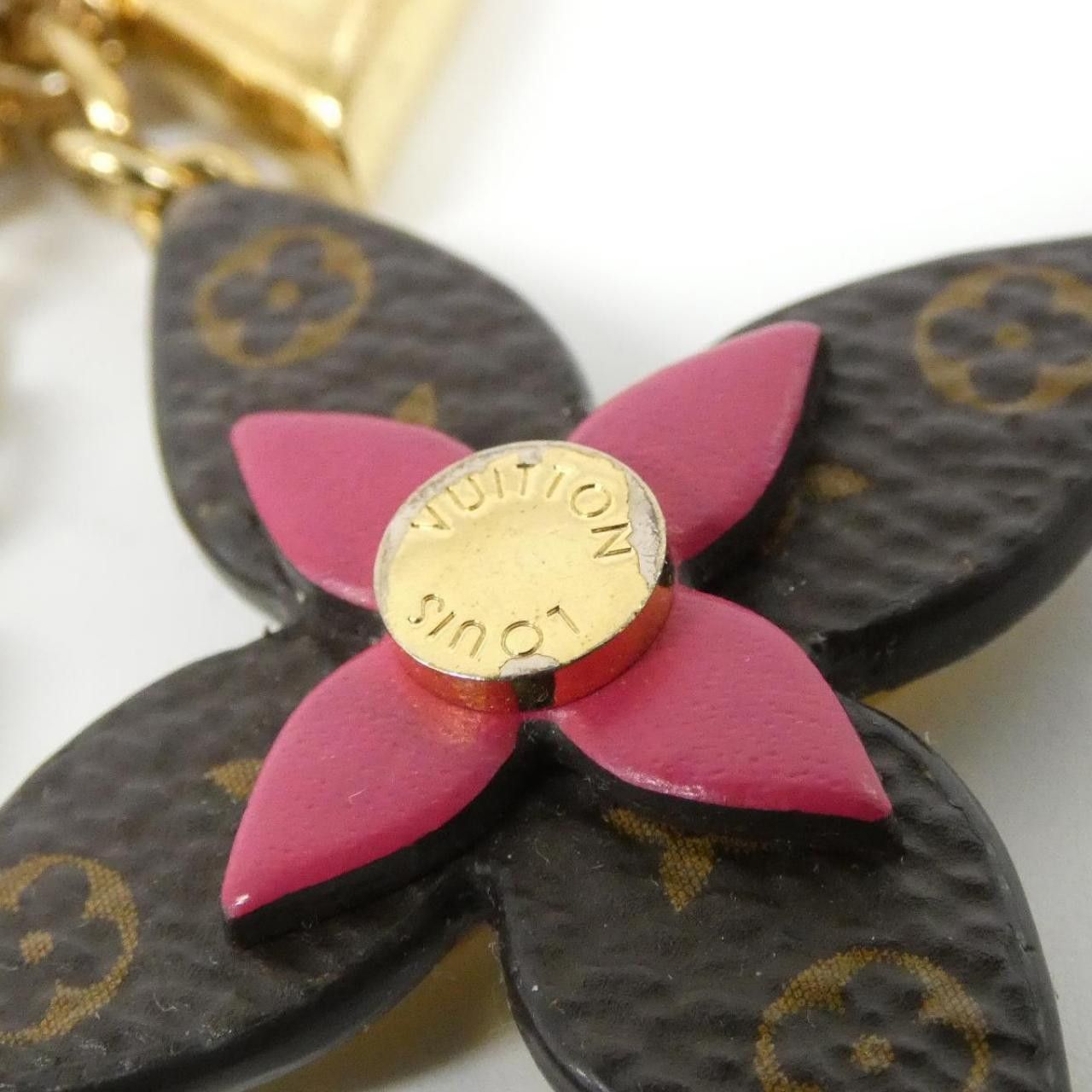 Louis Vuitton Louis Vuitton Louis Vuitton Blooming Flower Monogram Key Holder Textile Key Chain M63084 DUTY FREE for USA Size ONE SIZE - 4 Thumbnail