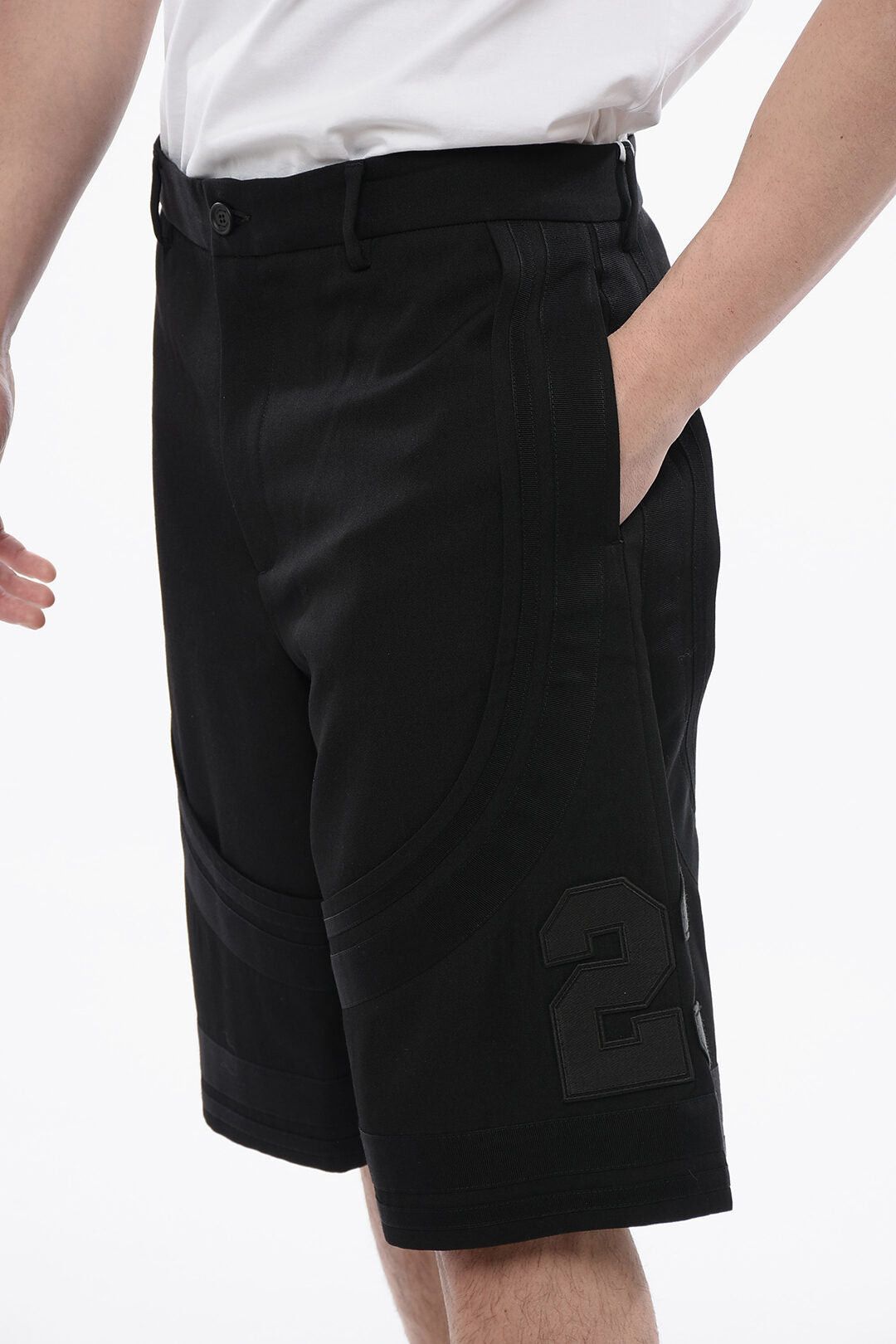 Off-White Varsity Shorts with Embroidery Size US 31 - 2 Thumbnail