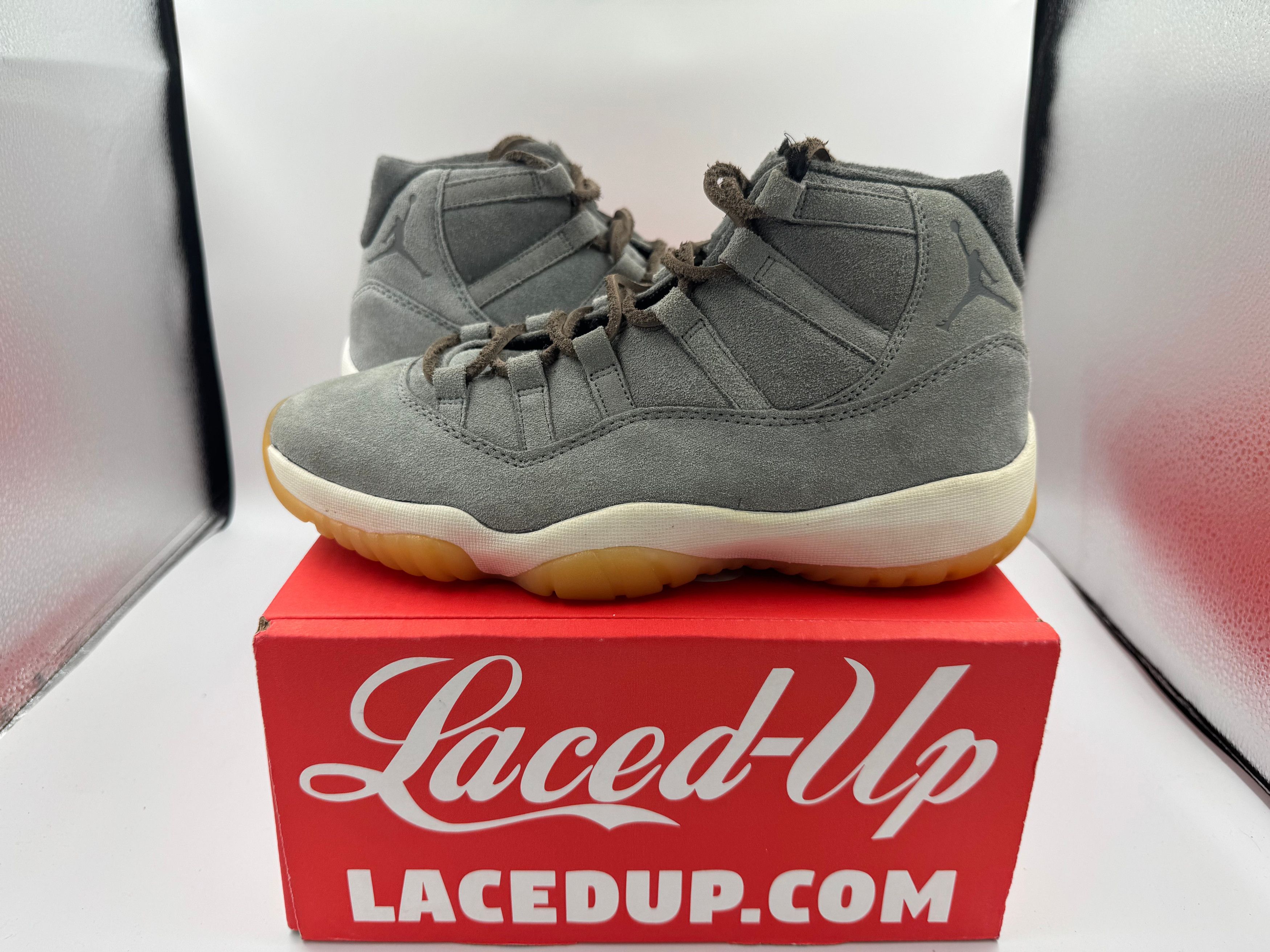 Jordan Brand PRE OWNED Air Jordan Retro 11 Pinnacle Grey Suede Conditiona Size US 9 / EU 42 - 2 Thumbnail