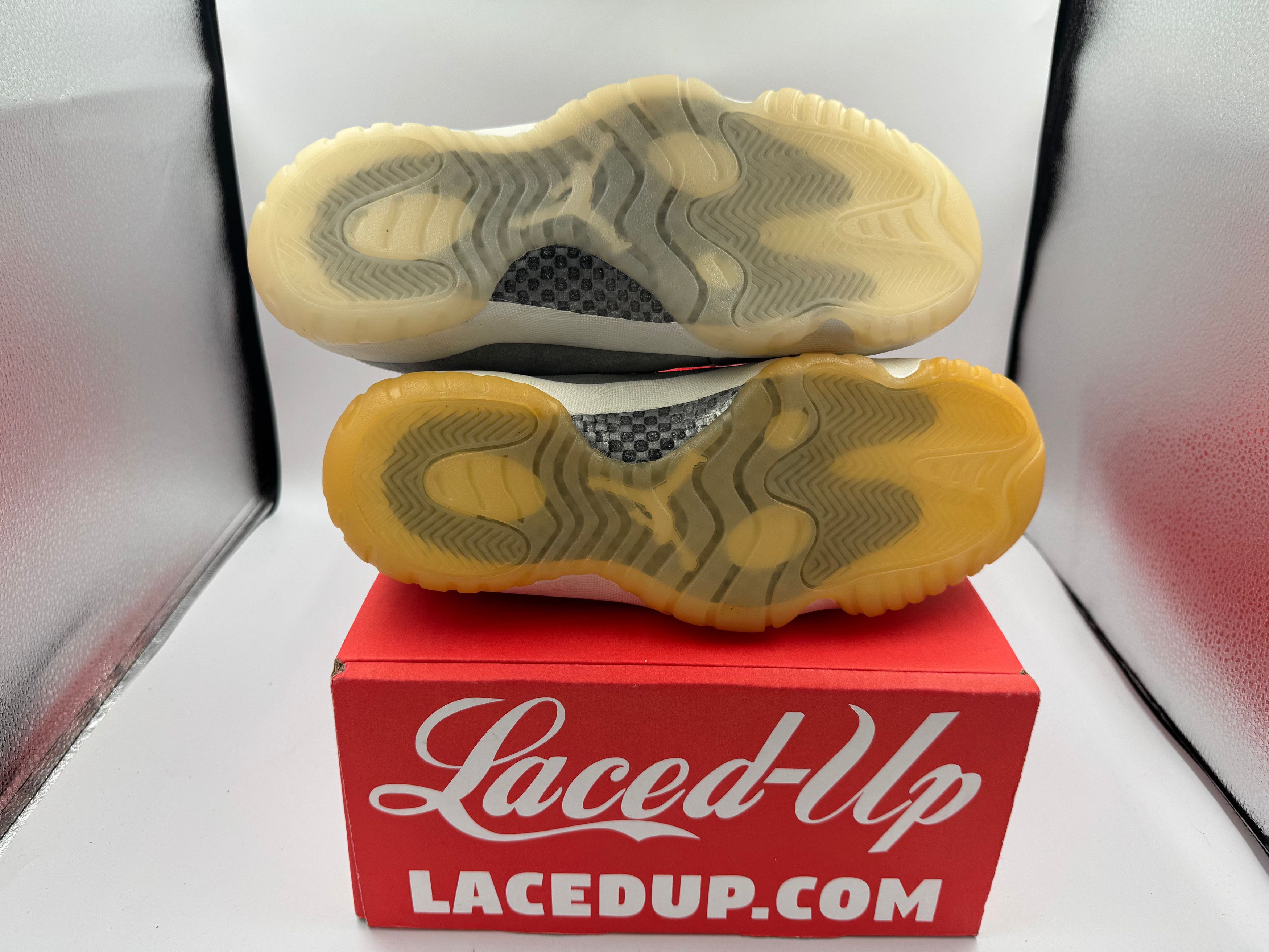 Jordan Brand PRE OWNED Air Jordan Retro 11 Pinnacle Grey Suede Conditiona Size US 9 / EU 42 - 5 Thumbnail