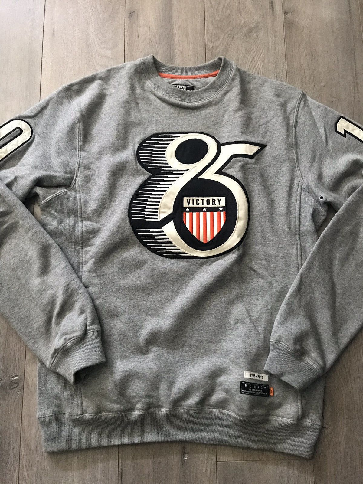 10DEEP VICTORY ハーフジップ メンズ XLサイズ 紺×赤×白 10DEEP VICTORY ハーフジップ メンズ XLサイズ 紺×赤×白