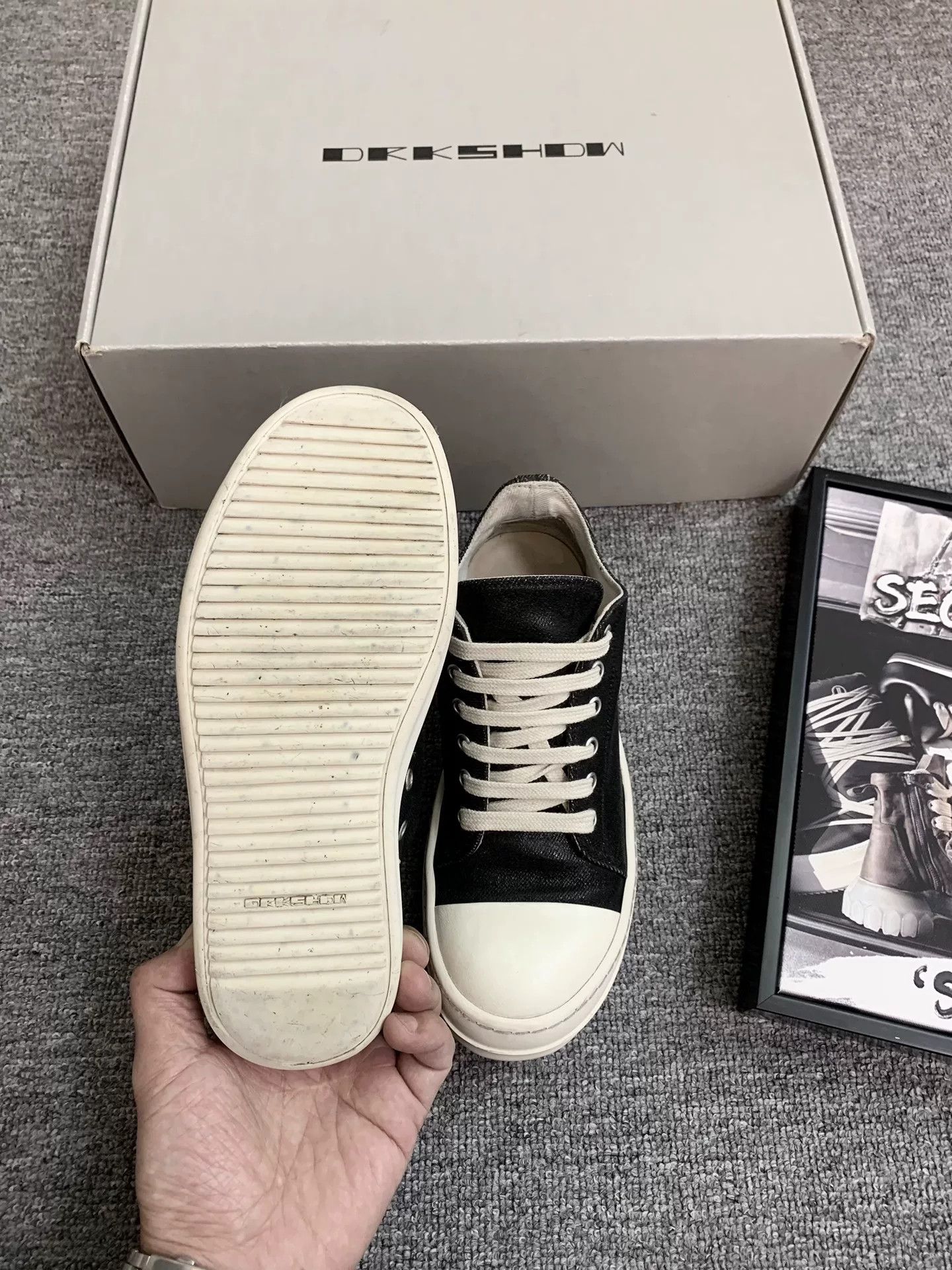 Rick Owens Drkshdw Rick Owens DRKSHDW Waxed Low-Top Sneakers Size US 5 / IT 35 - 8 Thumbnail