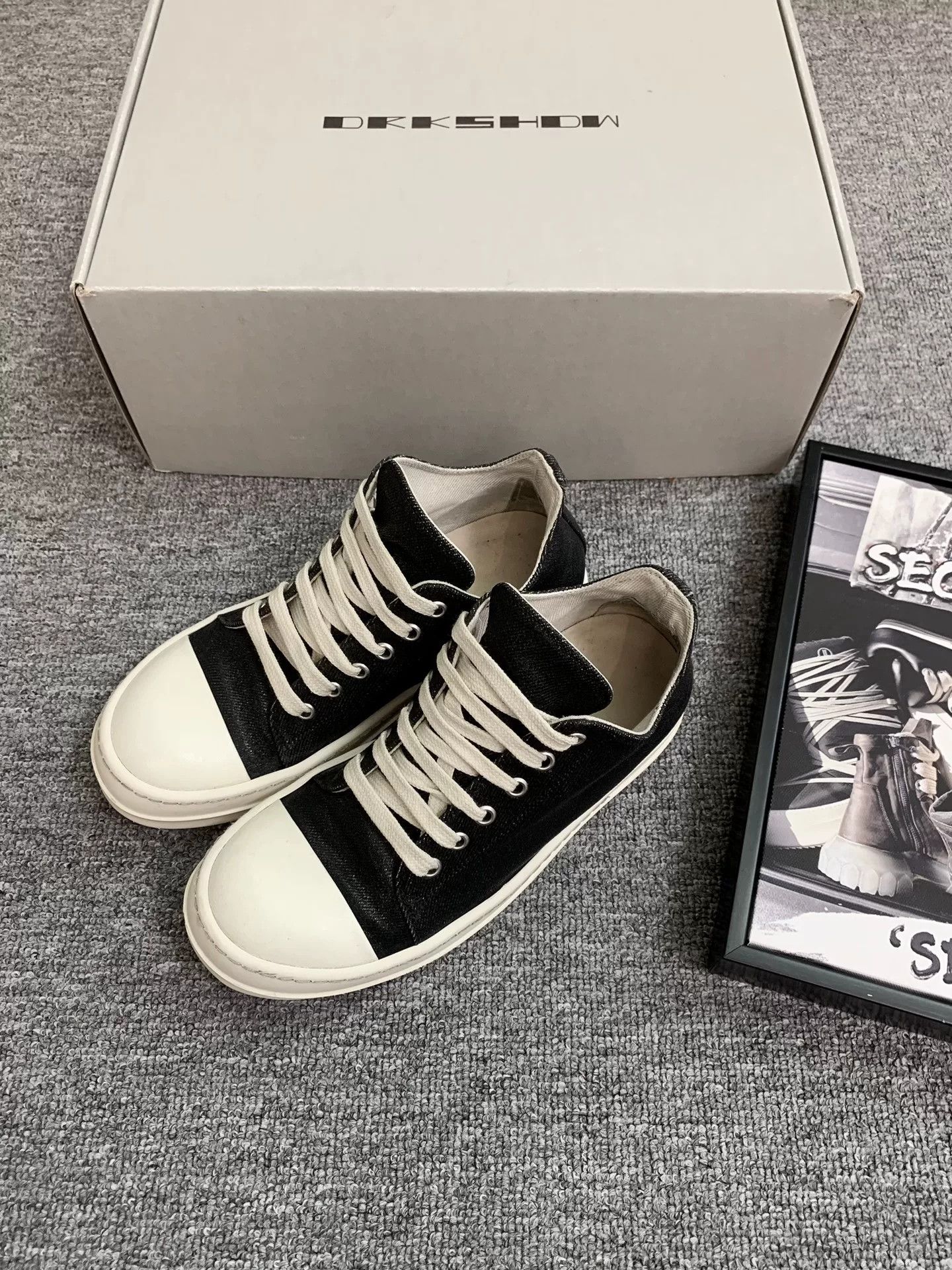 Rick Owens Drkshdw Rick Owens DRKSHDW Waxed Low-Top Sneakers Size US 5 / IT 35 - 3 Thumbnail