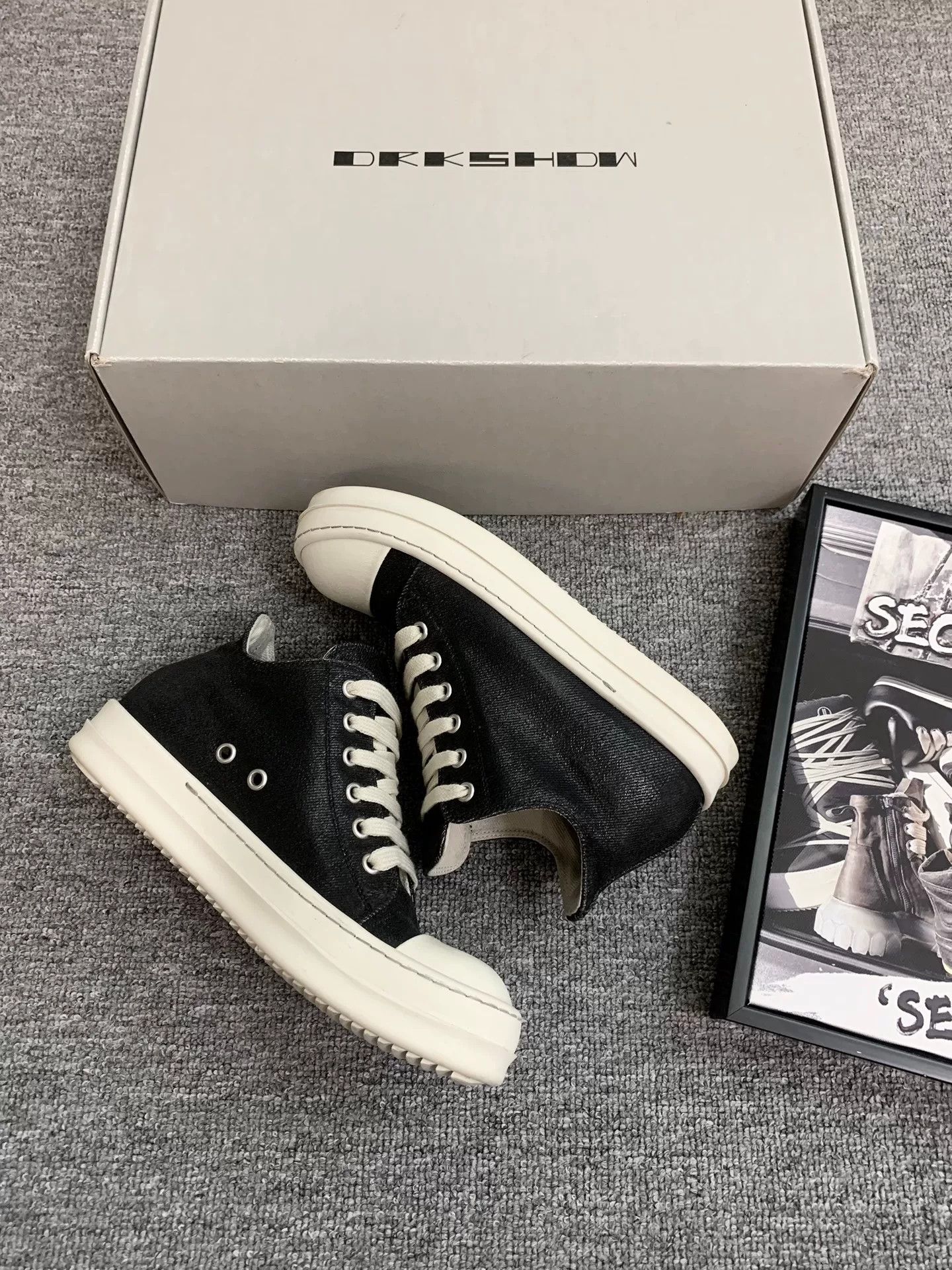 Rick Owens Drkshdw Rick Owens DRKSHDW Waxed Low-Top Sneakers Size US 5 / IT 35 - 6 Thumbnail
