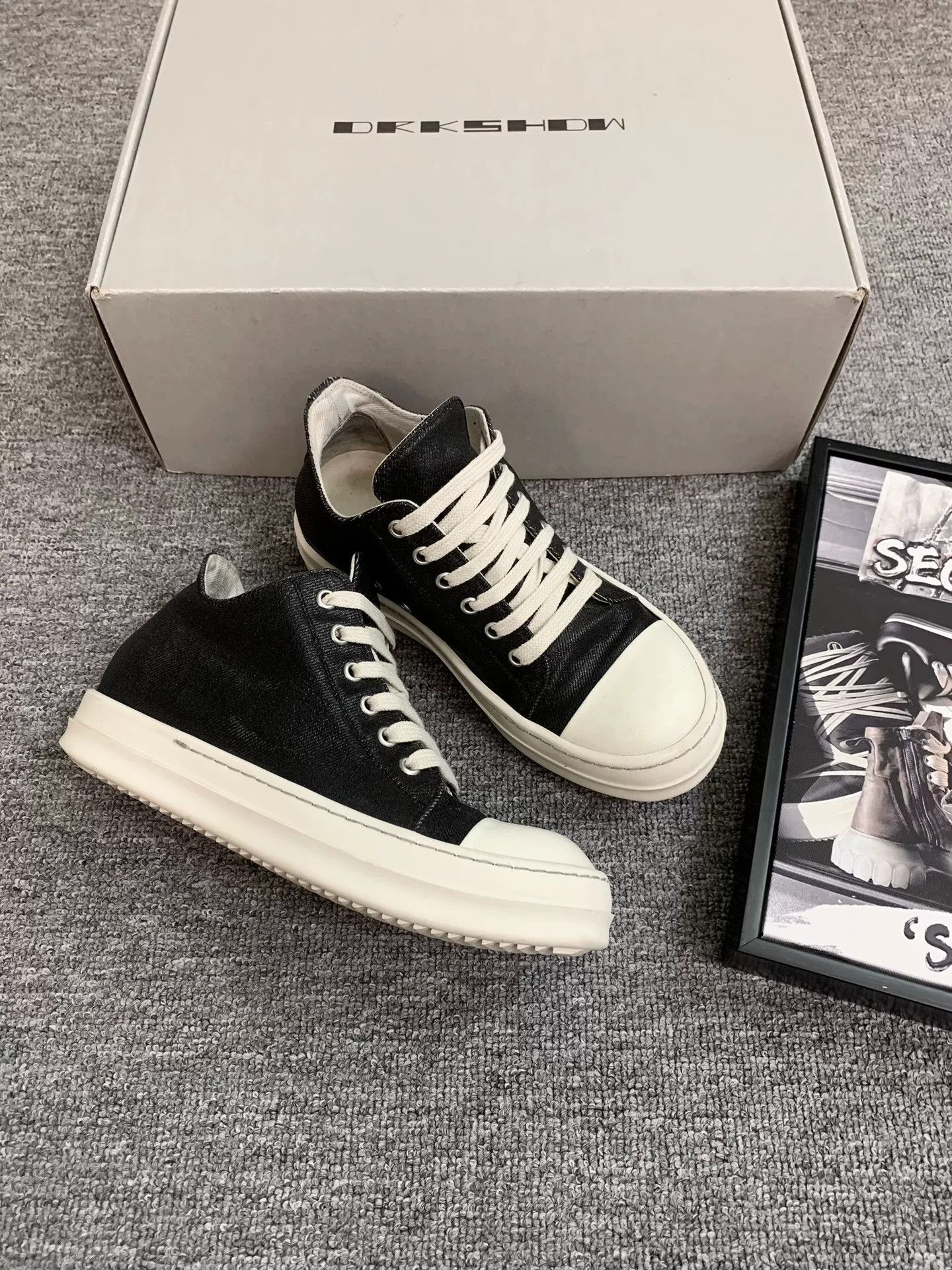 Rick Owens Drkshdw Rick Owens DRKSHDW Waxed Low-Top Sneakers Size US 5 / IT 35 - 2 Thumbnail