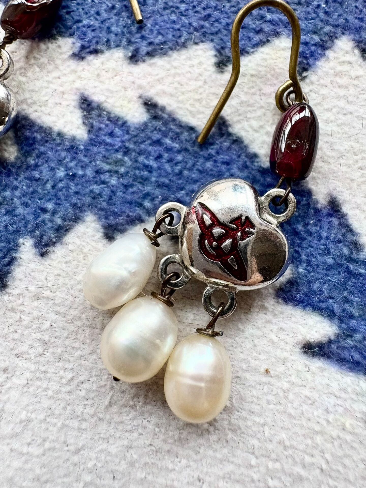 Vivienne Westwood Vivienne Westwood Vintage Pearl Heart Garnet Earrings Size ONE SIZE - 6 Thumbnail