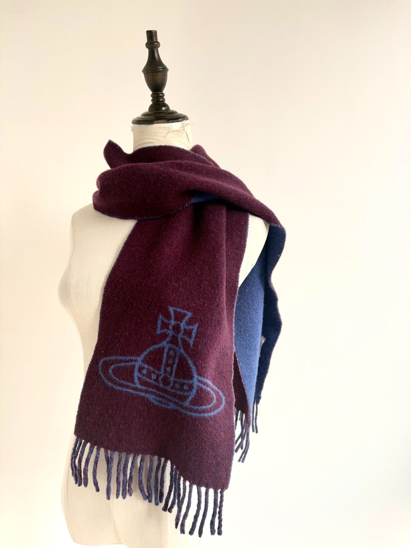 Vivienne Westwood Vivienne Westwood Saturn Logo Scarf Size ONE SIZE - 3 Thumbnail