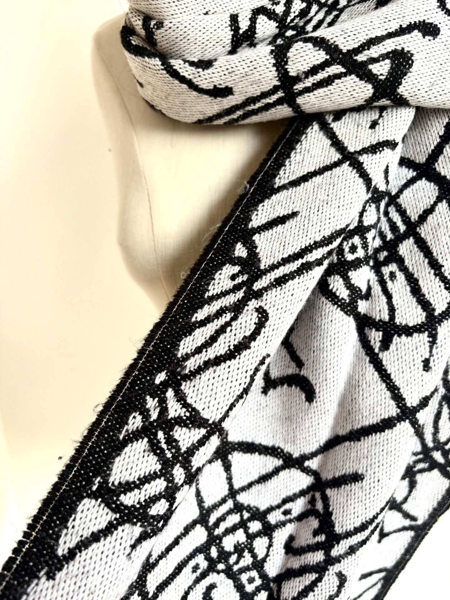 Vivienne Westwood Vivienne Westwood Saturn Print Scarf Size ONE SIZE - 7 Thumbnail