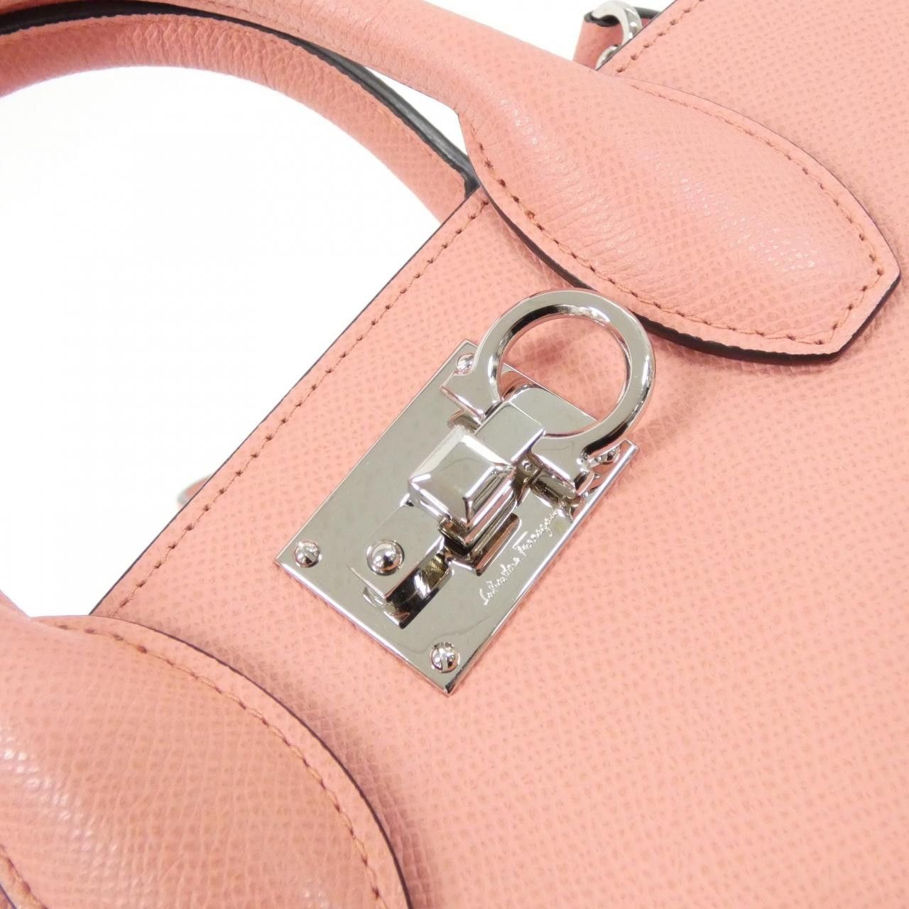 Salvatore Ferragamo Salvatore Ferragamo Salvatore Ferragamo STUDIO Calf Shoulder Bag Leather Crossbody Bag 21 1424 DUTY FREE for USA Size ONE SIZE - 4 Thumbnail