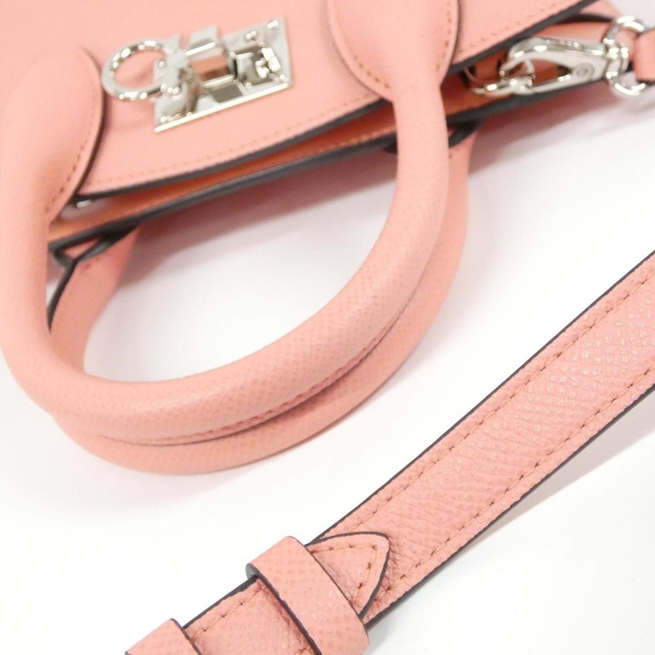 Salvatore Ferragamo Salvatore Ferragamo Salvatore Ferragamo STUDIO Calf Shoulder Bag Leather Crossbody Bag 21 1424 DUTY FREE for USA Size ONE SIZE - 7 Thumbnail